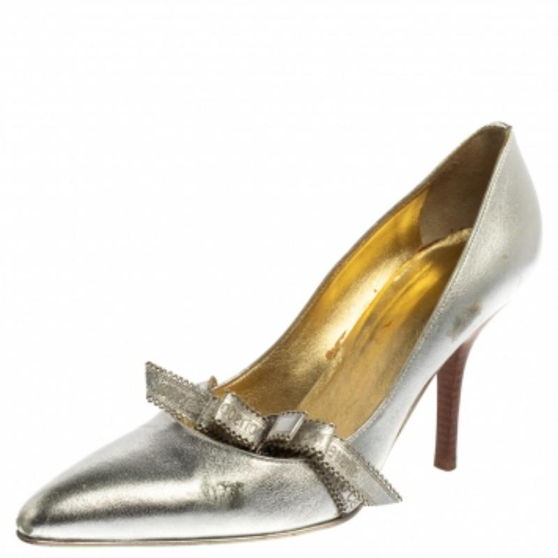 These classy pumps from Roberto Cavalli are here to add a magical touch to your style. Crafted from leather, they carry a glamorous silver shade with pointed toes, bows on the vamps, comfortable insoles, and 10 cm heels. Walk in them and you are