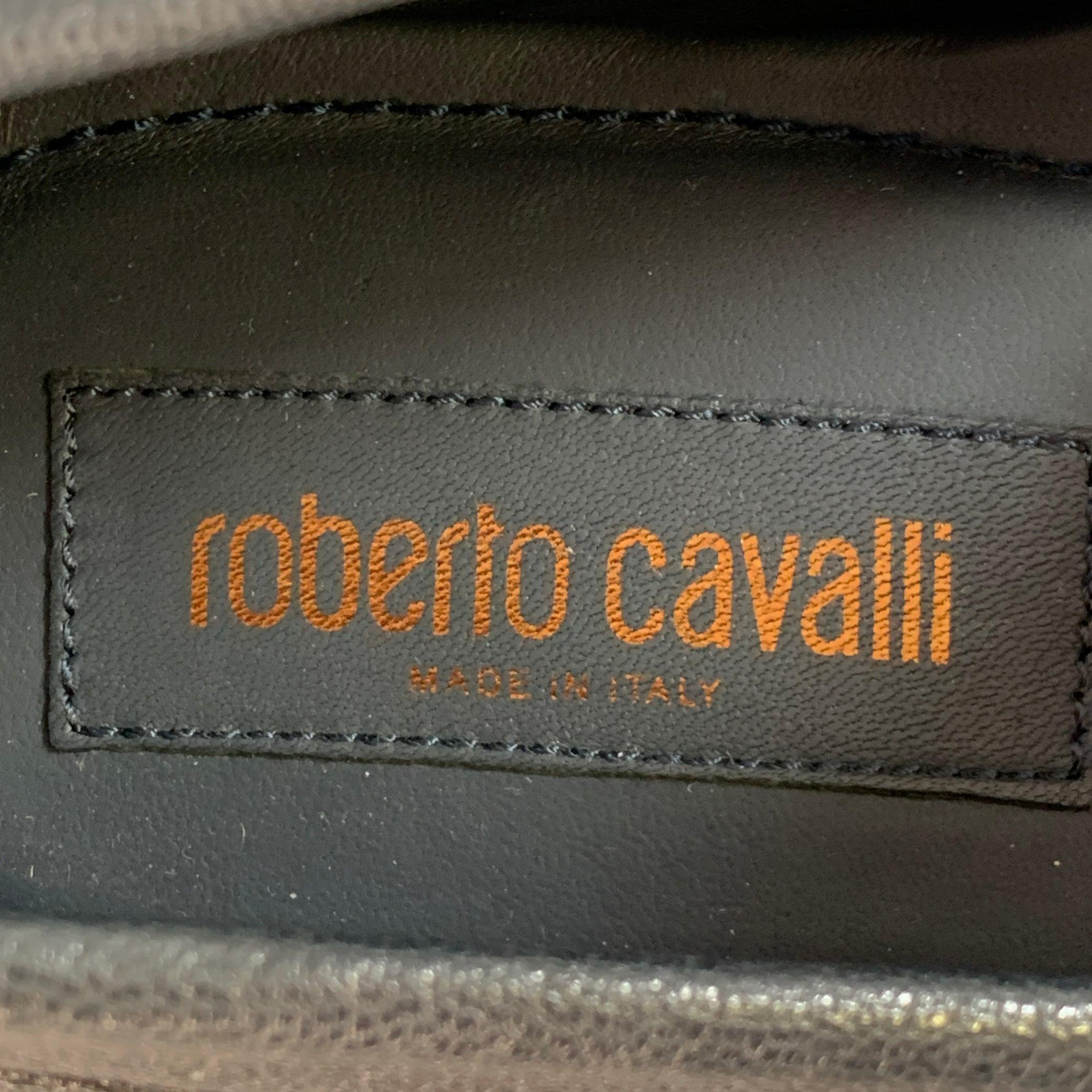 ROBERTO Cavalli Size 11.5 Navy Silver Logo Embroidery Leather Drivers Loafers en vente 2