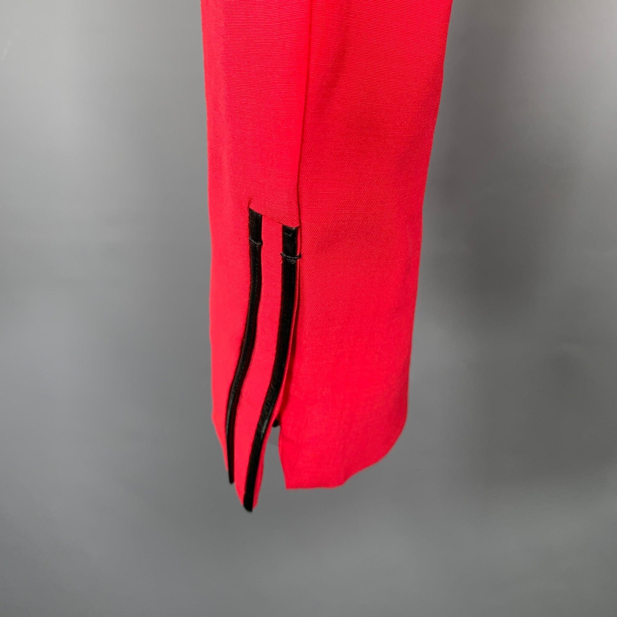 ROBERTO CAVALLI - Manteau de sport rouge framboise en laine mélangée, taille 38 en vente 1