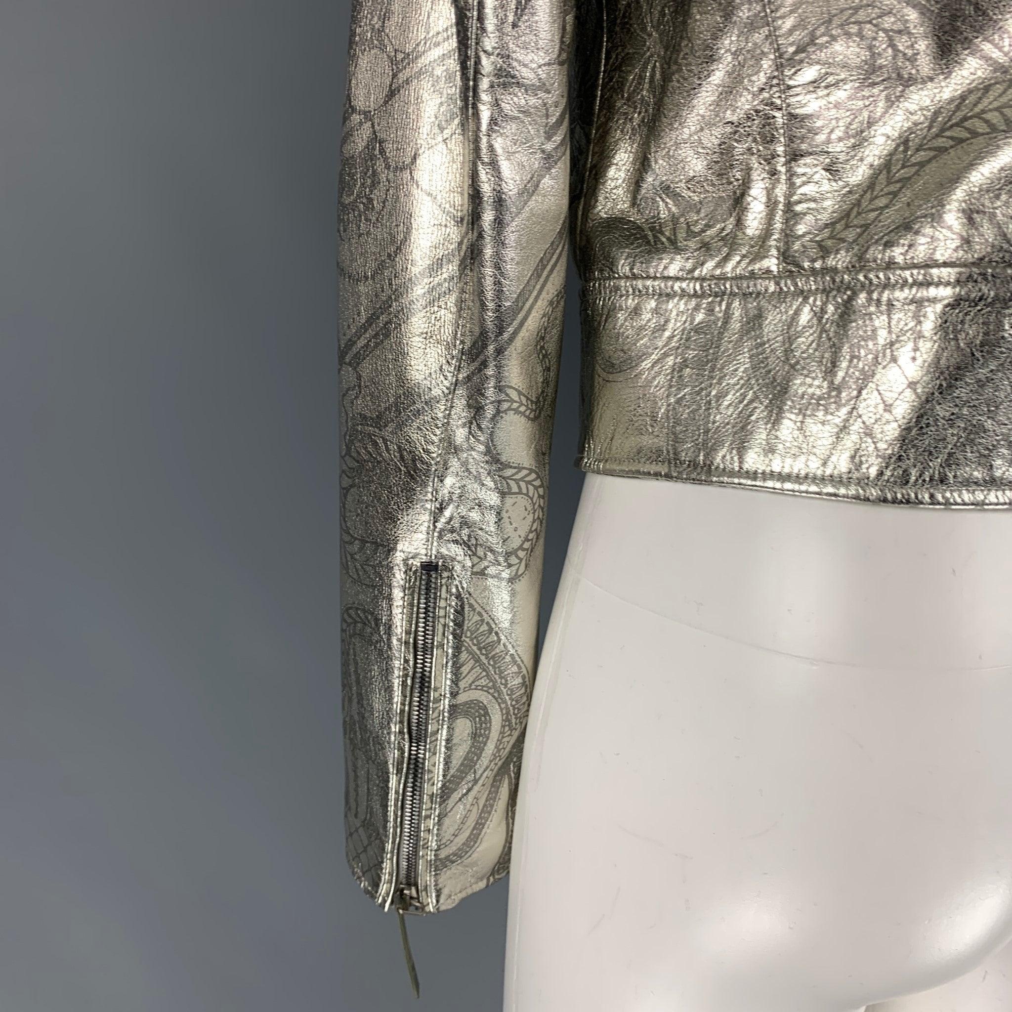 ROBERTO CAVALLI Size 4 Silver Print Leather Metallic Cropped Biker Jacket For Sale 1