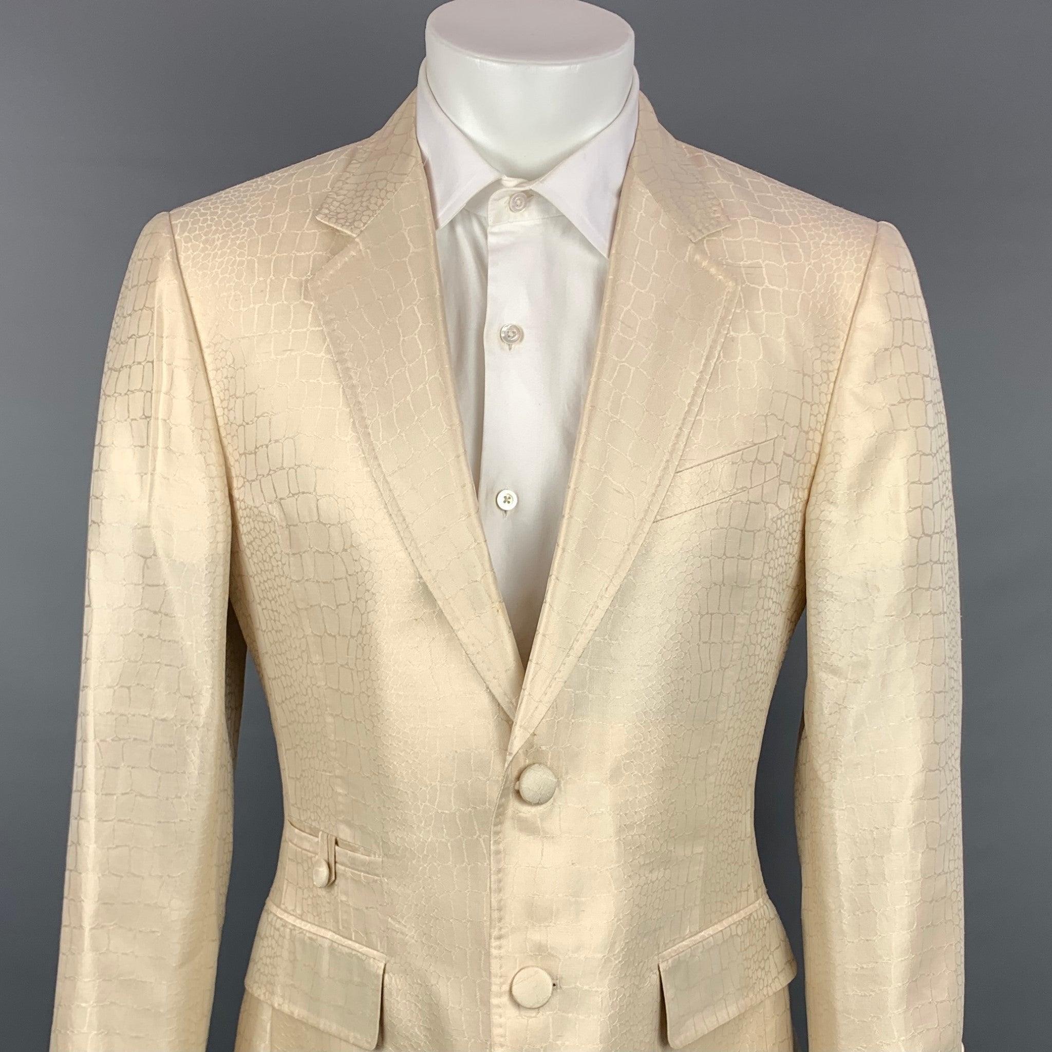 ROBERTO CAVALLI sport coat comes in a beige animal print silk with a full liner featuring a notch lapel, flap pockets, and a two covered button closure. Made in Italy.
Very Good
Pre-Owned Condition. Faint marking at front.  

Marked:   IT 50 