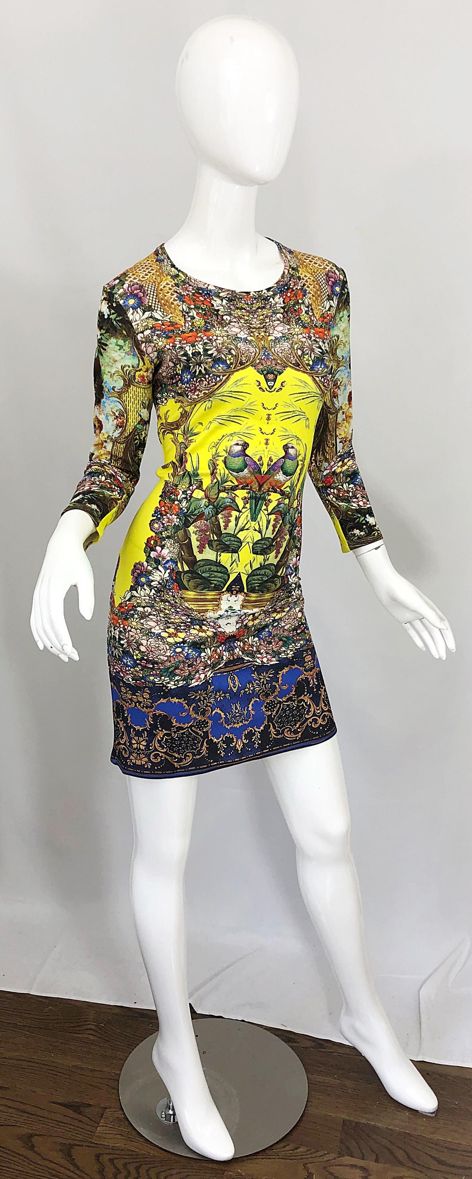Roberto Cavalli Size 42 / US 6 - 8 Yellow Novelty Bird Print 3/4 Sleeve Dress For Sale 4