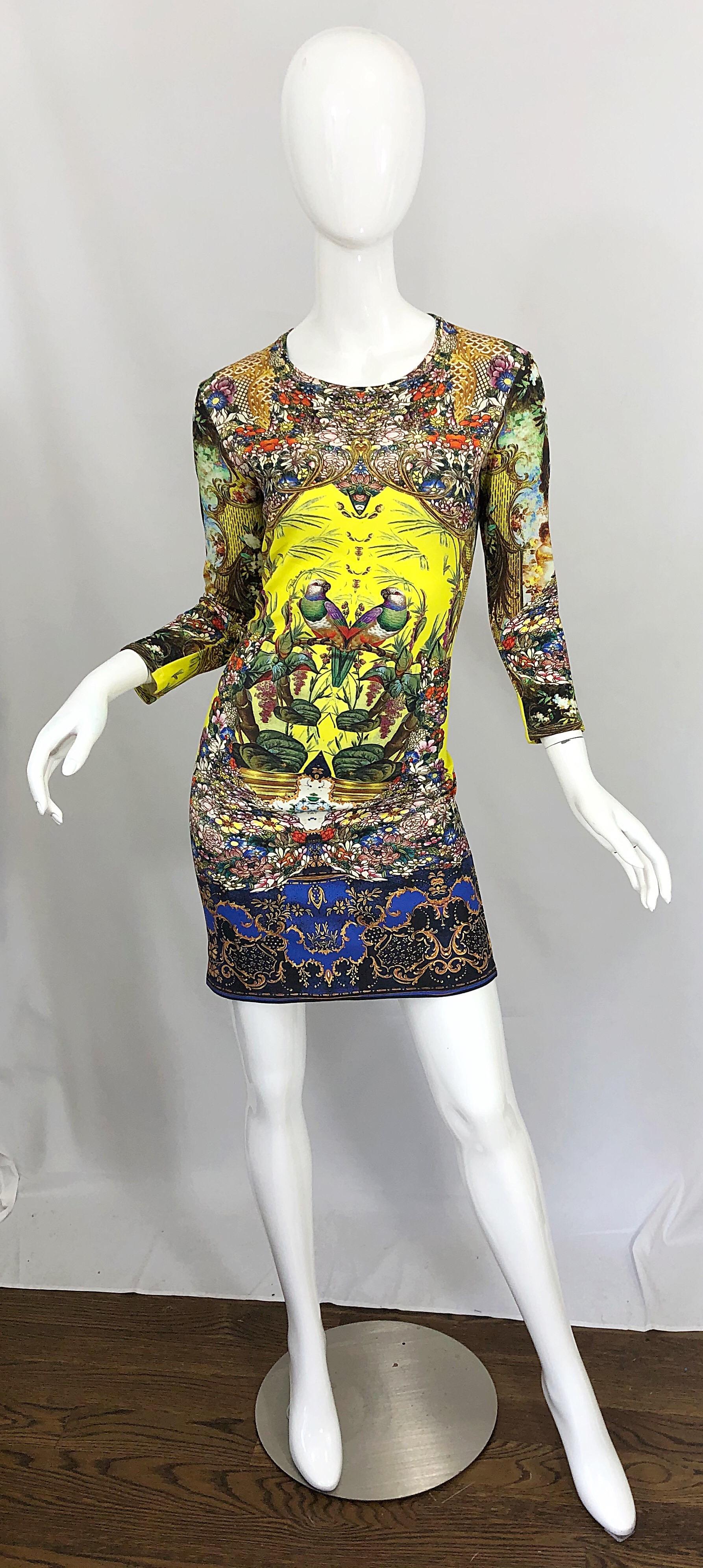 Roberto Cavalli Size 42 / US 6 - 8 Yellow Novelty Bird Print 3/4 Sleeve Dress For Sale 6