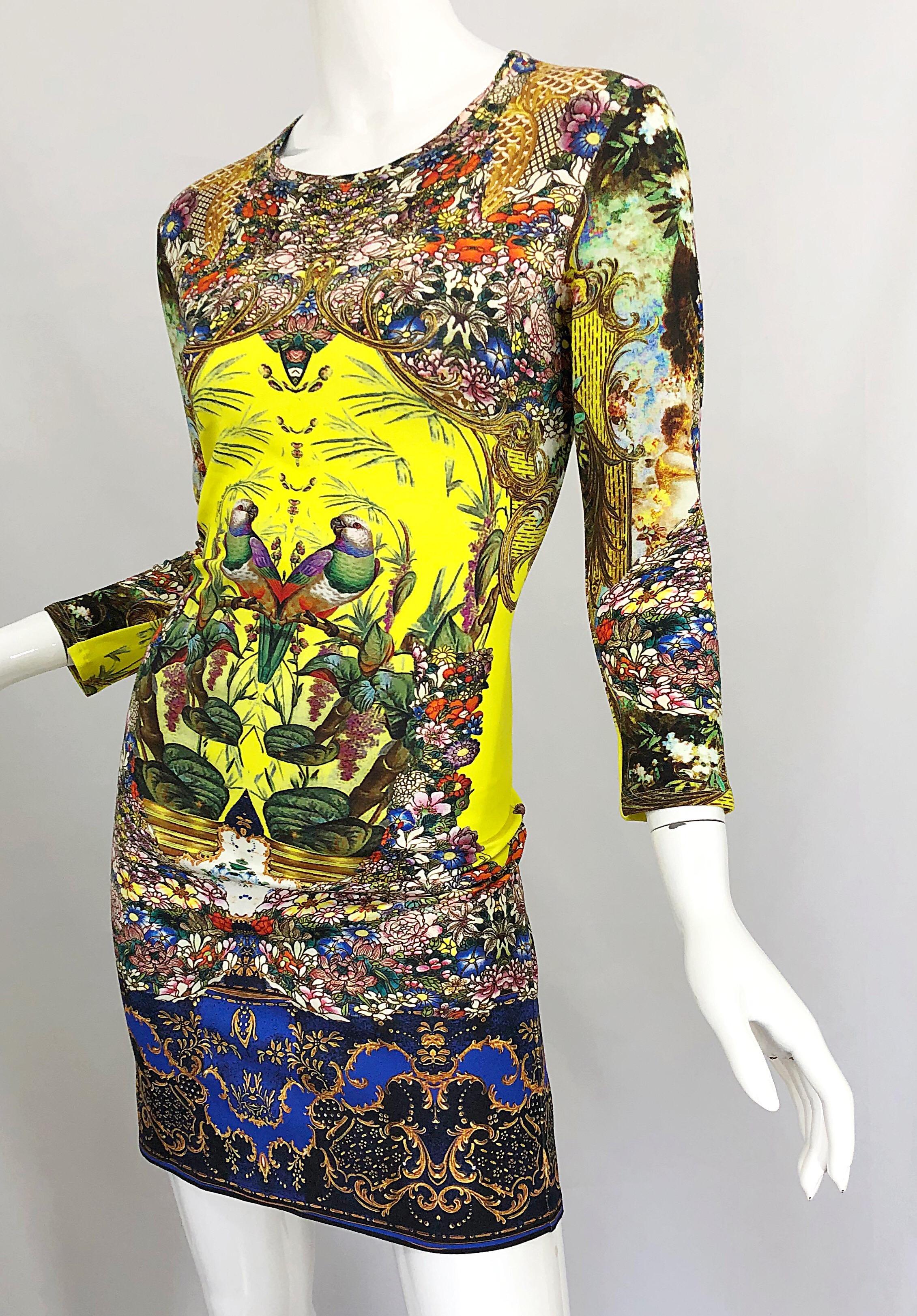 Roberto Cavalli Size 42 / US 6 - 8 Yellow Novelty Bird Print 3/4 Sleeve Dress In Excellent Condition For Sale In San Diego, CA