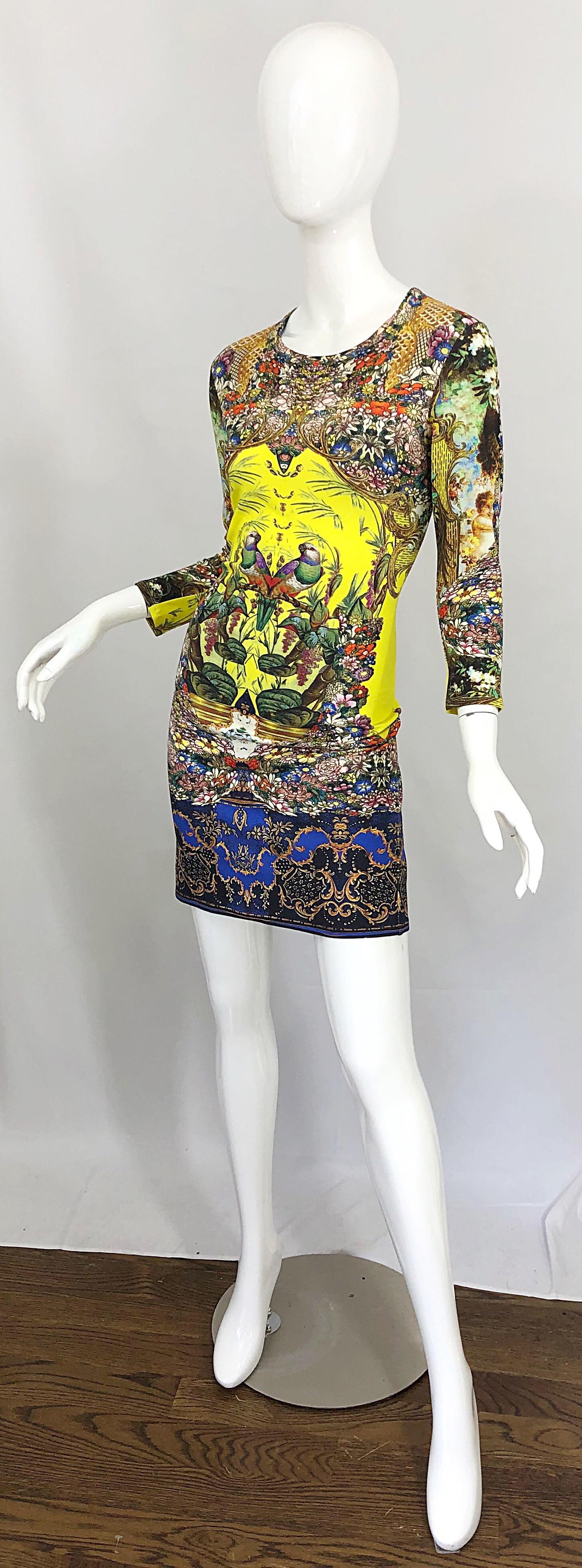 Roberto Cavalli Size 42 / US 6 - 8 Yellow Novelty Bird Print 3/4 Sleeve Dress For Sale 2