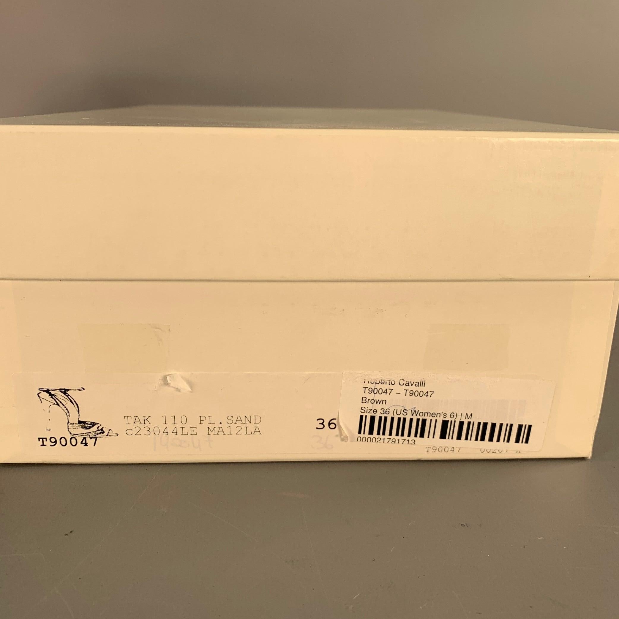ROBERTO CAVALLI Size 6 Pink Mixed Materials Patent Leather Platform Sandals (Sandales à plateforme en cuir verni) en vente 4