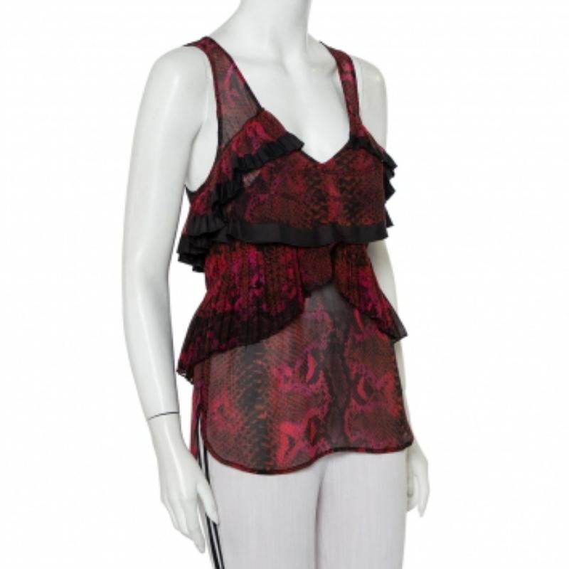 Exhibiting a chic style, this sleeveless Roberto Cavalli top is a statement-making piece! The silk creation has been designed in a flattering silhouette with a snakeskin print, a deep neckline, and pleat details on the bodice. It is sure to lend you