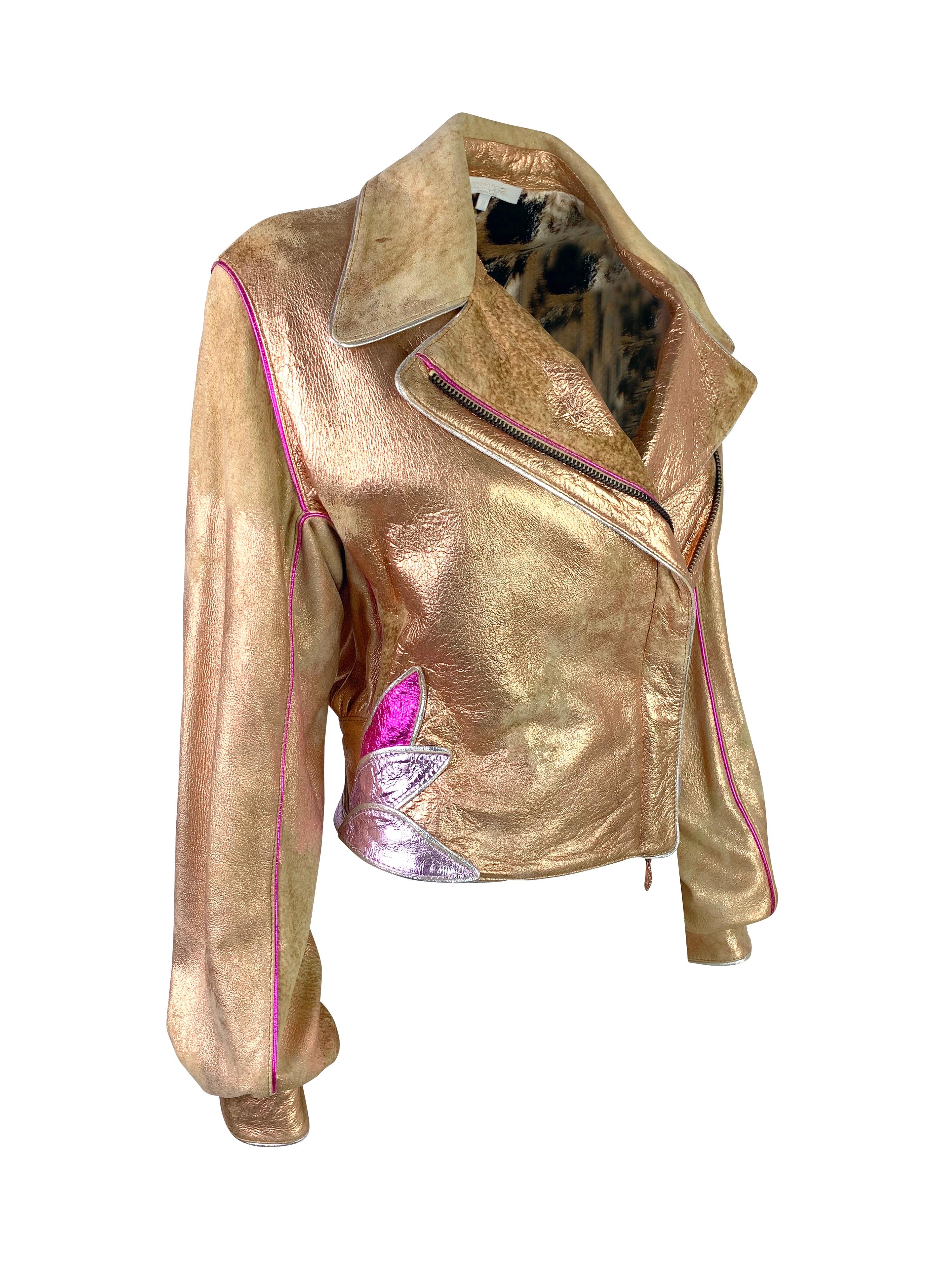 Absolutely stunning leather piece from Cavalli with brushed suede with metallic rose gold finishing.

Size M, but will also fit S thanks the adjustable waist.

Excellent vintage condition, some oxidation on hardware, non-obtrusive