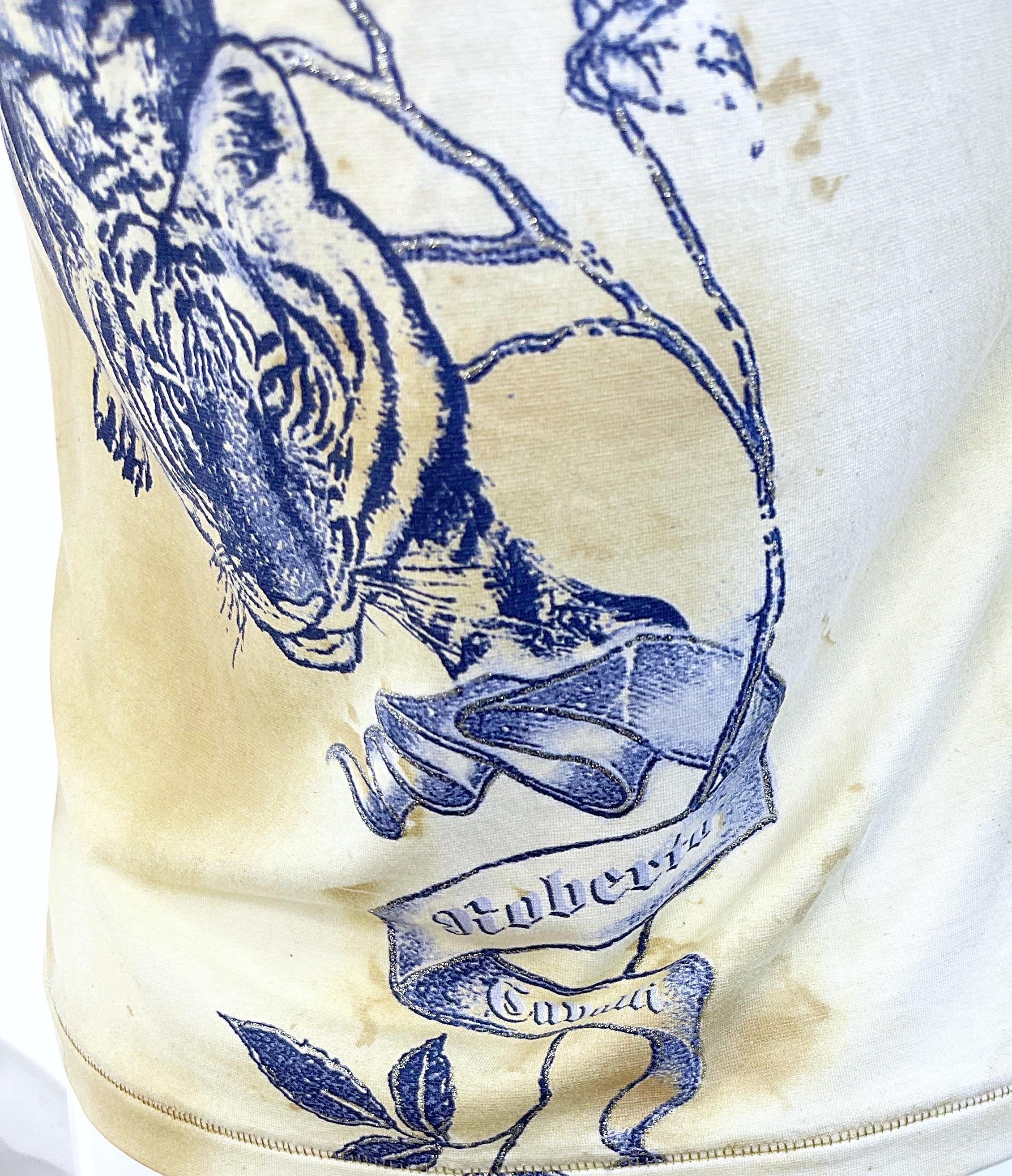 Roberto Cavalli Camiseta Primavera 2003 Estampado Tatuaje Flor de Dragón Vintage Y2K en venta 5