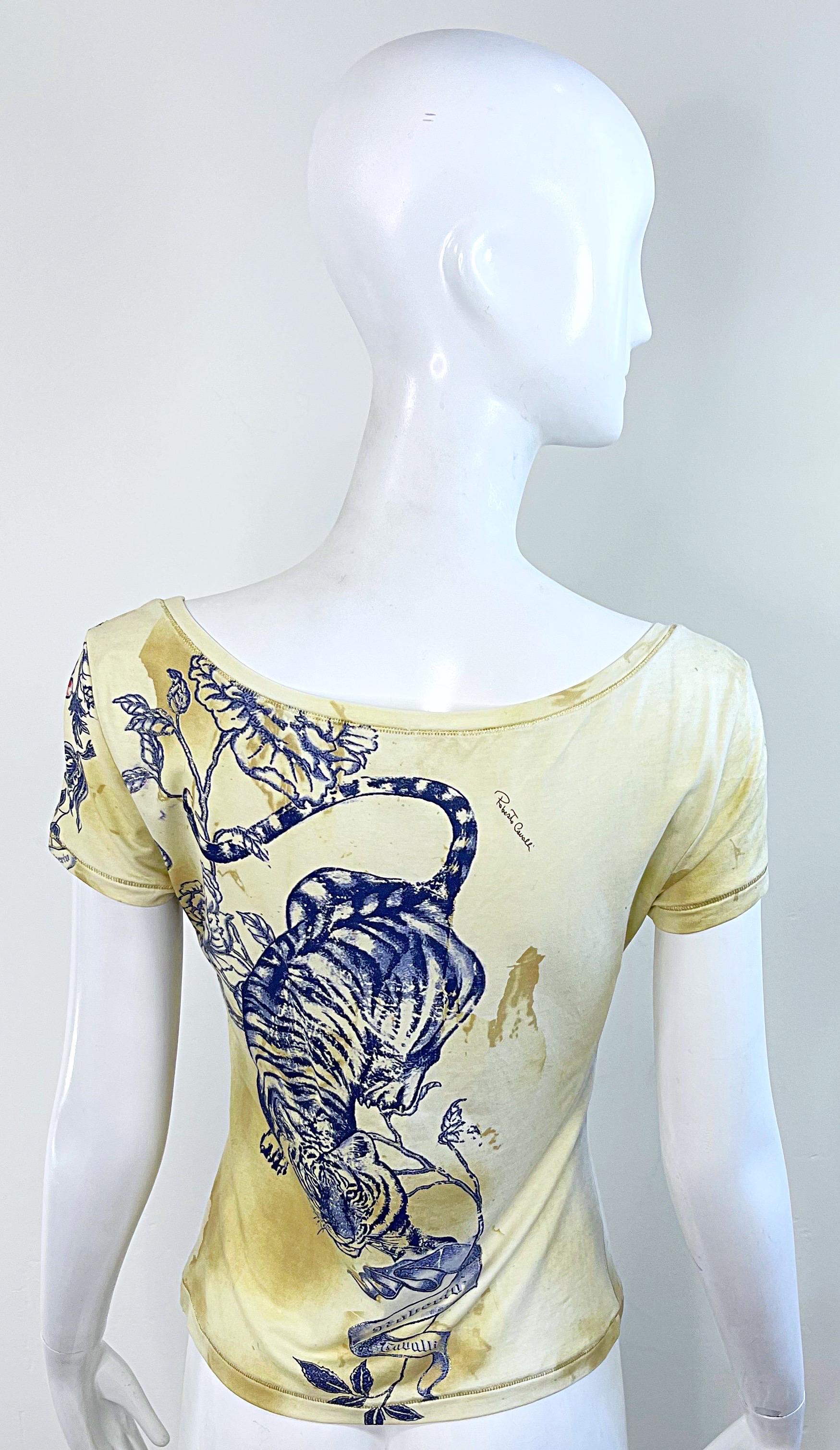Roberto Cavalli Camiseta Primavera 2003 Estampado Tatuaje Flor de Dragón Vintage Y2K en venta 1