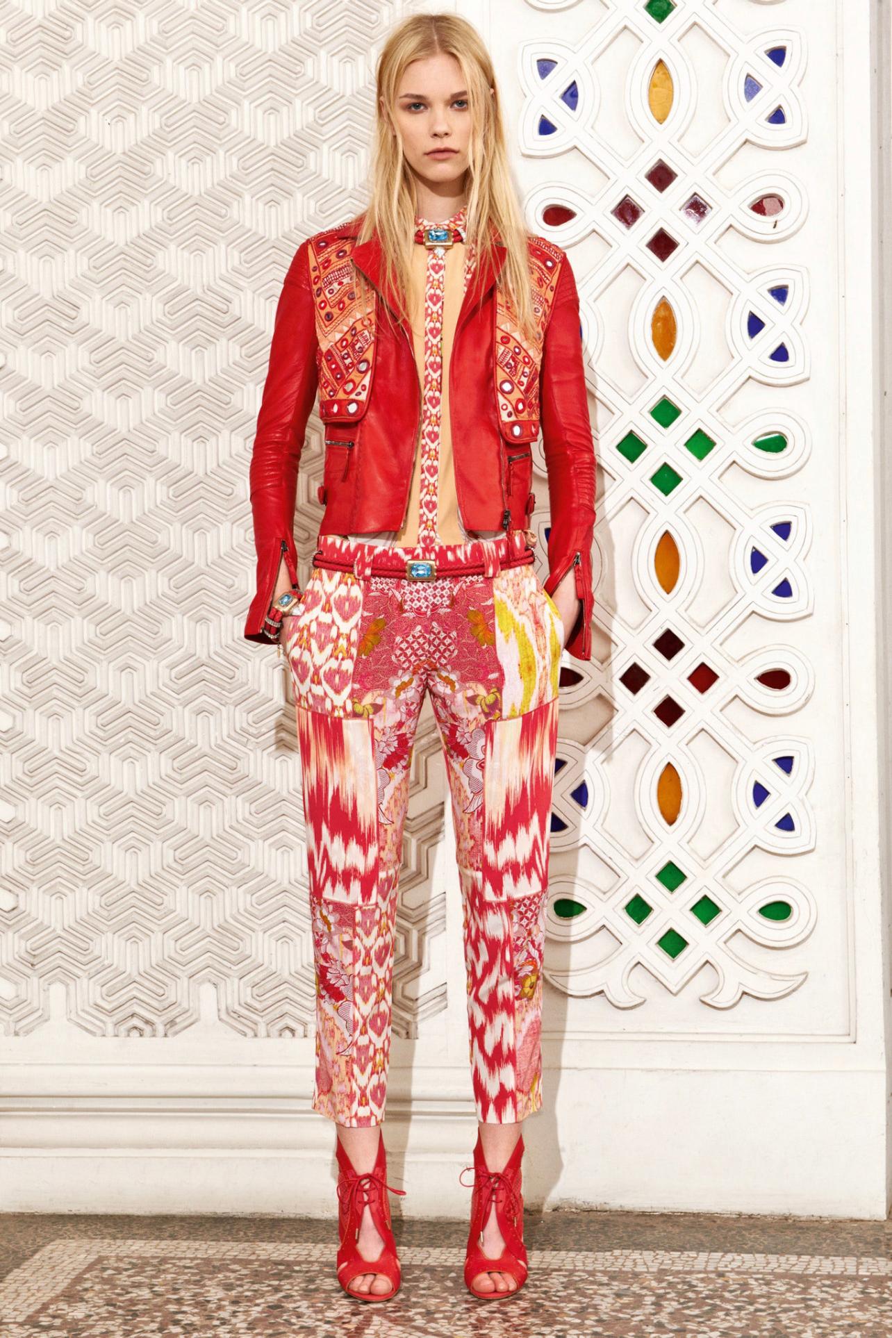 Roberto Cavalli Set aus Oberteil mit Nietenverzierung und bedruckter Seidenhose, Resort 2014 im Angebot 5