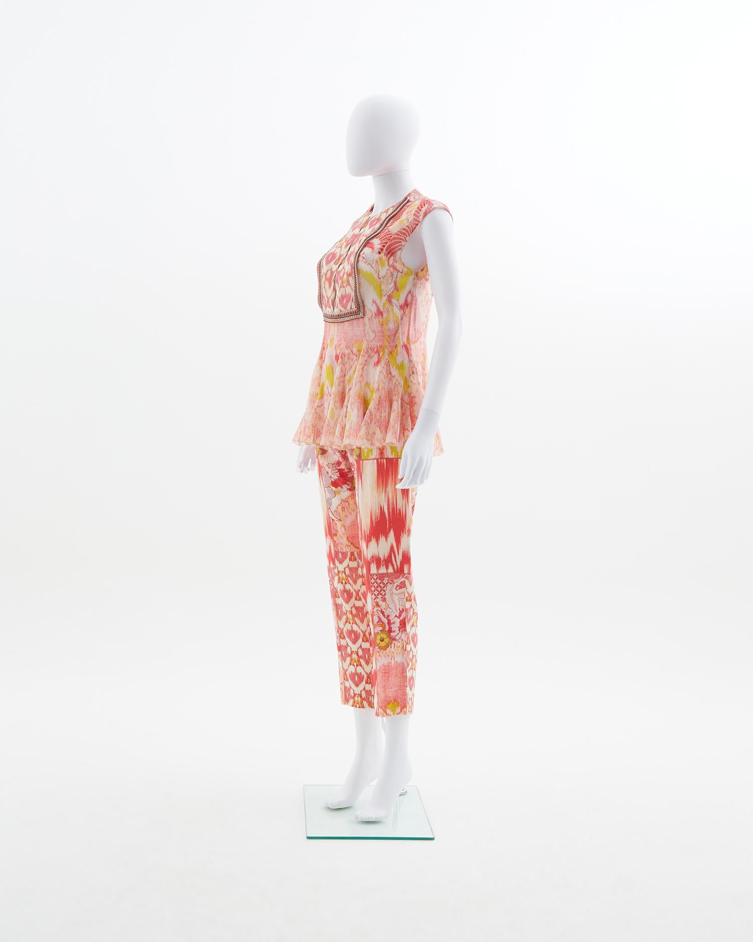 Roberto Cavalli Set aus Oberteil mit Nietenverzierung und bedruckter Seidenhose, Resort 2014 Damen im Angebot