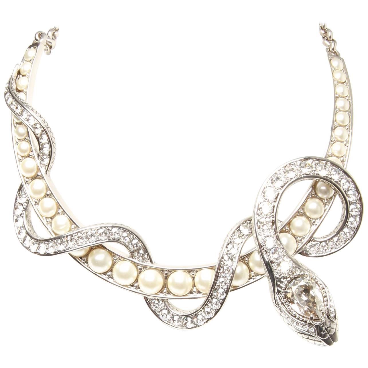 Roberto Cavalli Halskette mit Schlangenkragen aus Swarovski- und Perlen