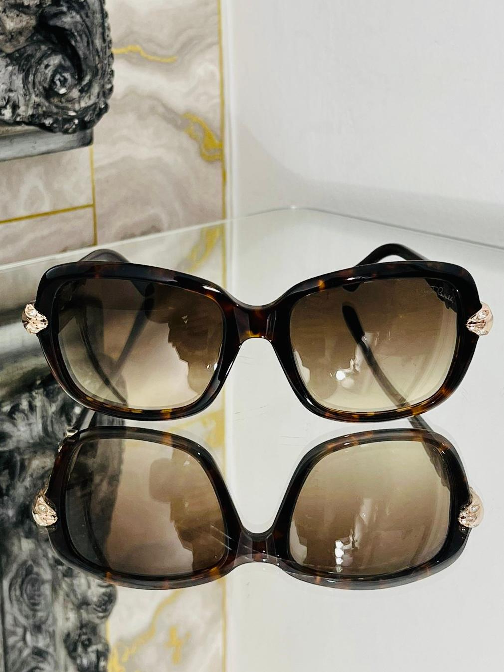 Roberto Cavalli Tortoise Shell Snake Embellished Sunglasses

Brown toned acetate sunglasses with gold metal 3D snakes to either side 

of the arms.

Size - One Size

Condition - Very Good

Composition - Plastic

Comes With - Case