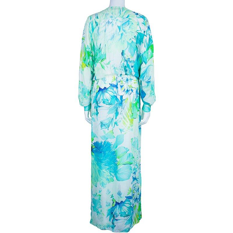 Mark your next beach trip with a splash of delightful hues. This Roberto Cavalli Kaftan dress has been crafted in 100% silk and is bunched at the waist and neck. The V neckline looks attractive in contrast embellished detailing. It has long cuffed