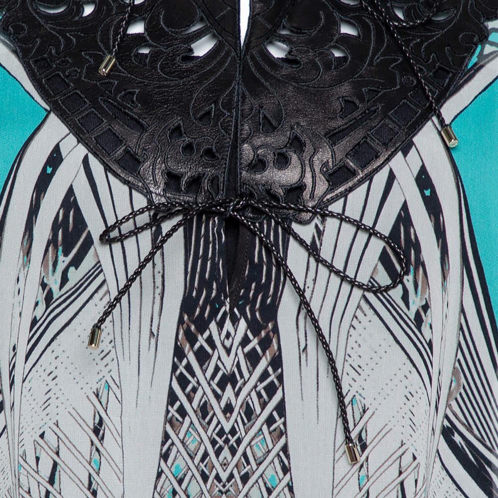 Roberto Cavalli caftan bleu turquoise avec bordure en cuir de soie, taille M État moyen à Dubai, Al Qouz 2