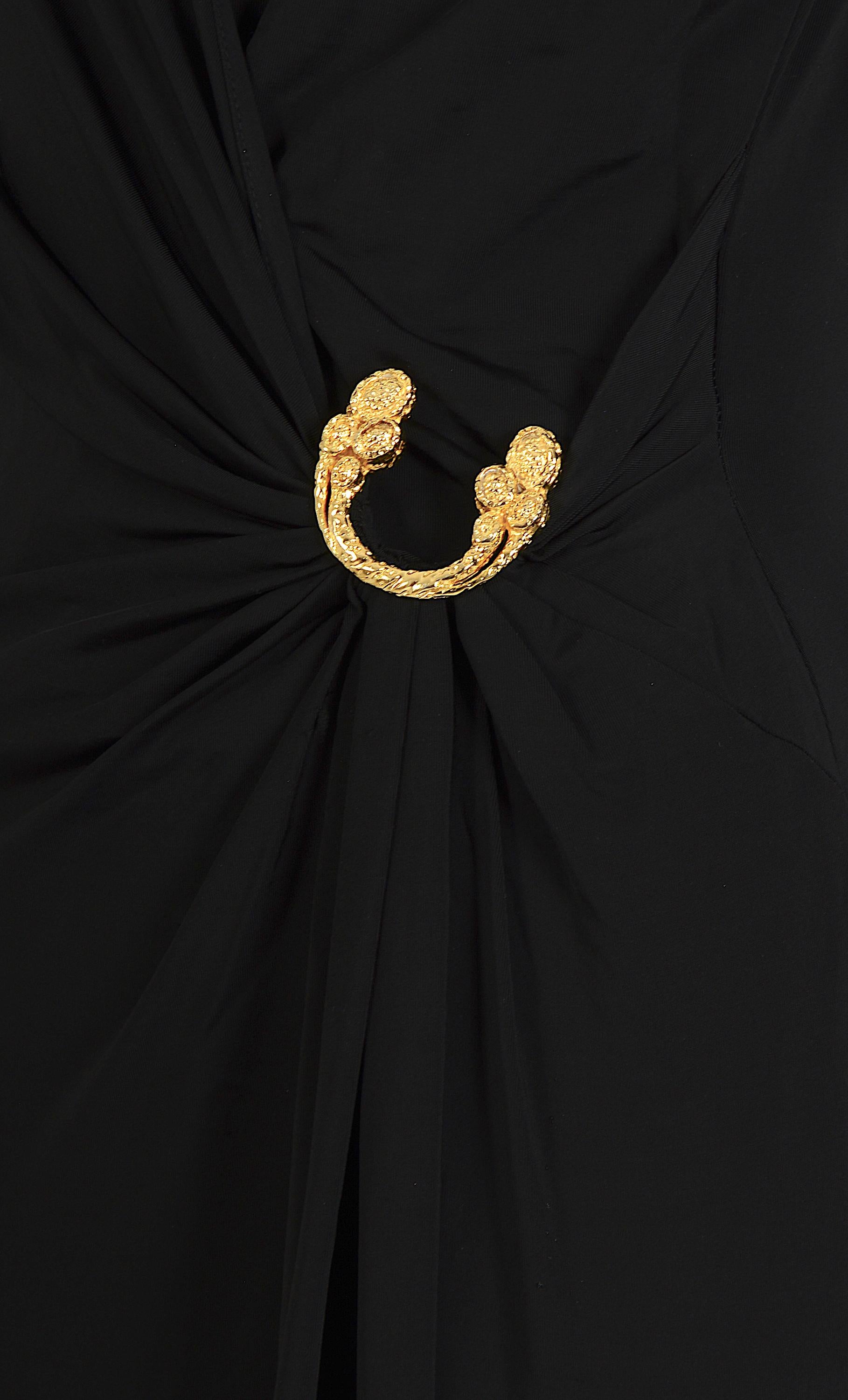 Roberto Cavalli - Vestito da sera vintage anni '90 con spilla e drappeggio in jersey nero in vendita 7