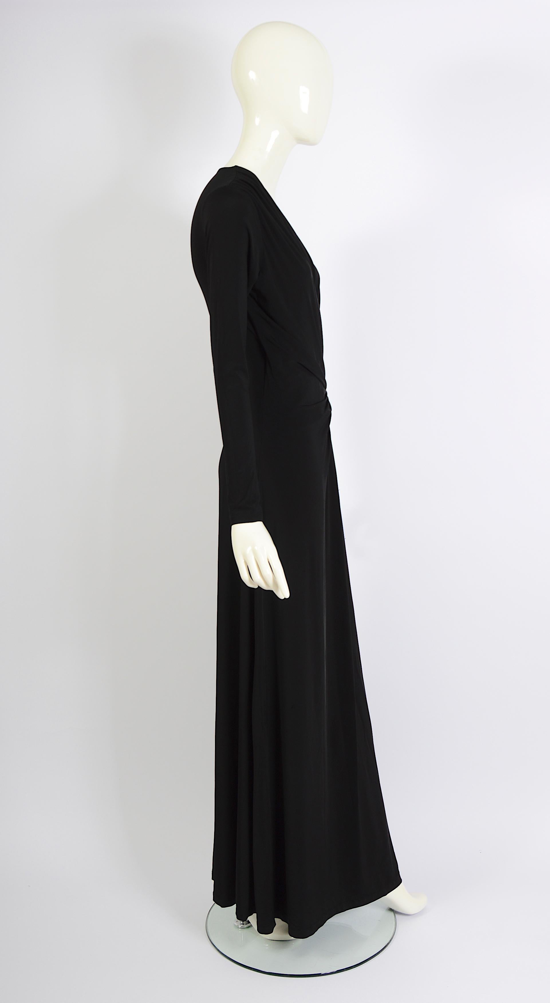 Roberto Cavalli - Vestito da sera vintage anni '90 con spilla e drappeggio in jersey nero In condizioni ottime in vendita a Antwerpen, Vlaams Gewest
