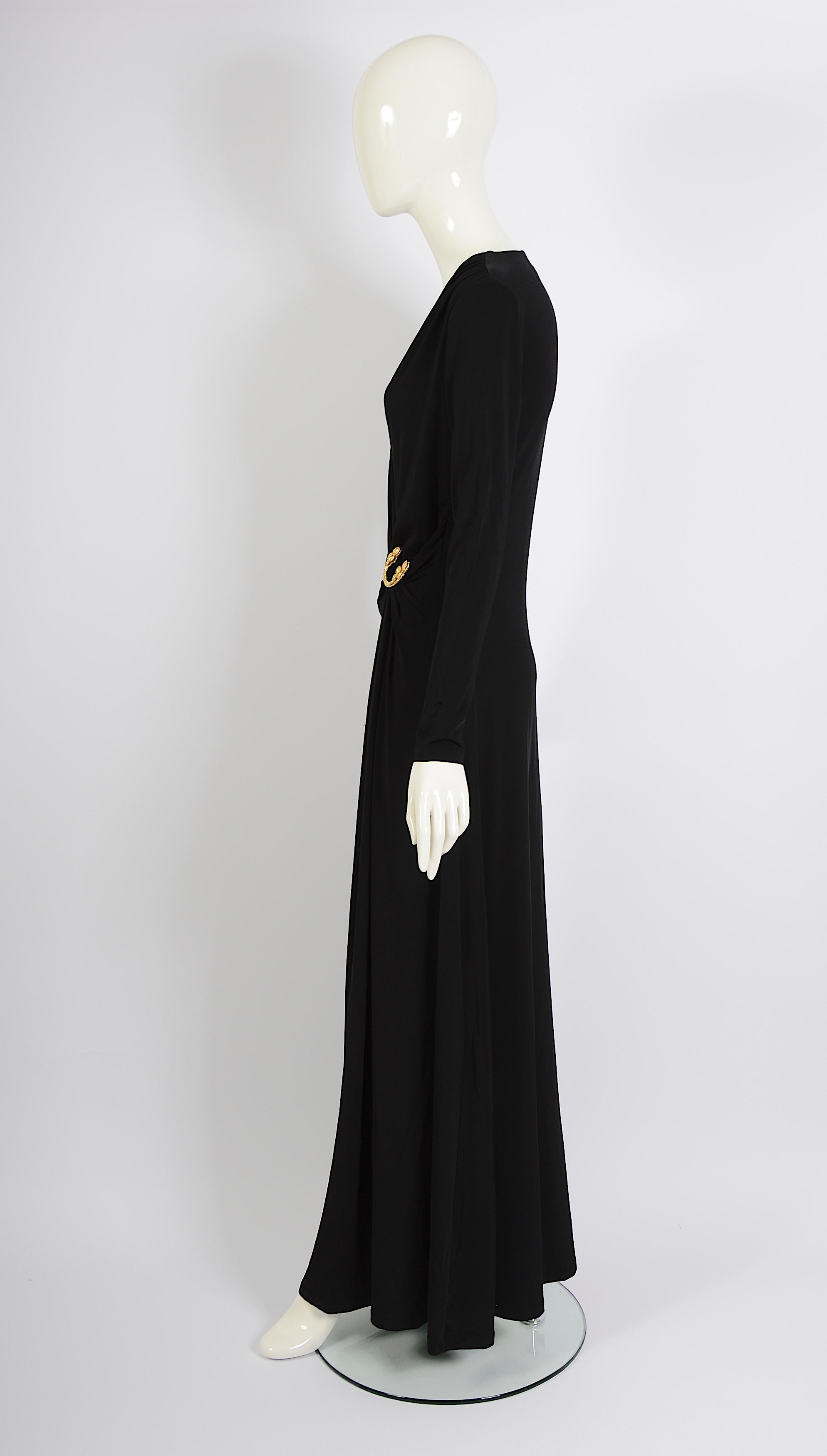 Roberto Cavalli - Vestito da sera vintage anni '90 con spilla e drappeggio in jersey nero in vendita 2