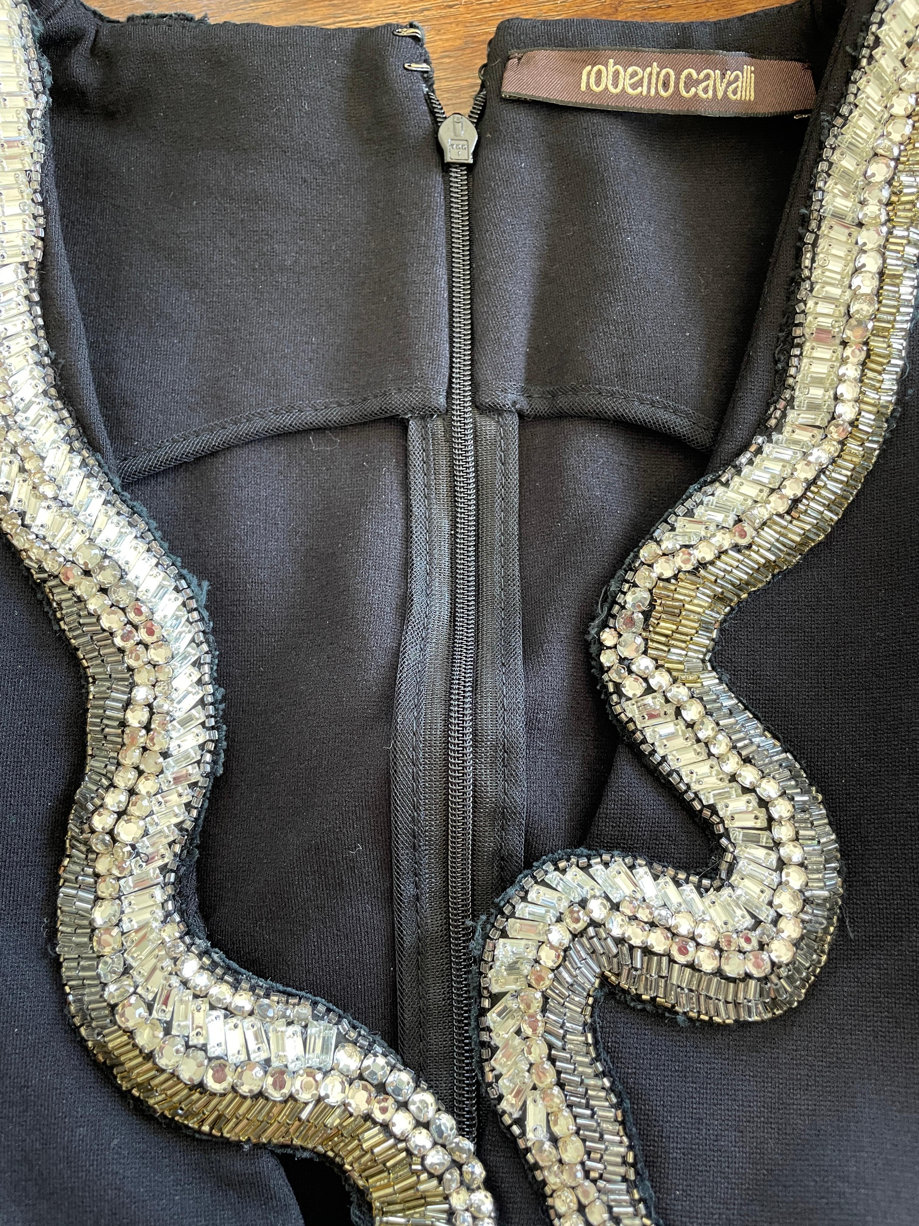 Roberto Cavalli Vintage Schwarzes Bodycon-Kleid mit kristallverziertem Schlangenkragen im Angebot 9