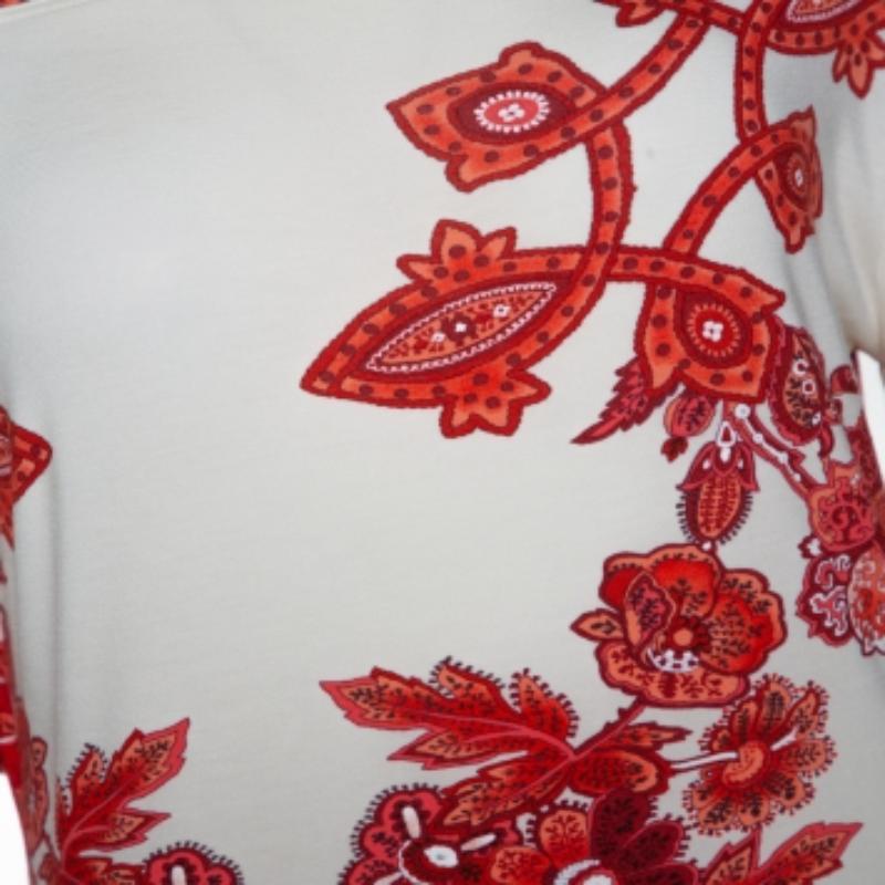 Roberto Cavalli White and Red Floral Print Off Shoulder Top L im Zustand „Gut“ im Angebot in Dubai, Al Qouz 2