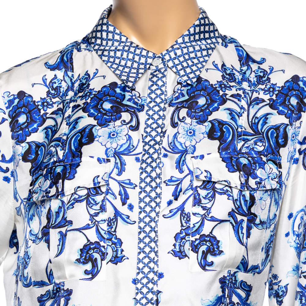 Roberto Cavalli Camicia a maniche lunghe con stampa floreale bianca e blu L.L.A. In condizioni discrete a Dubai, Al Qouz 2