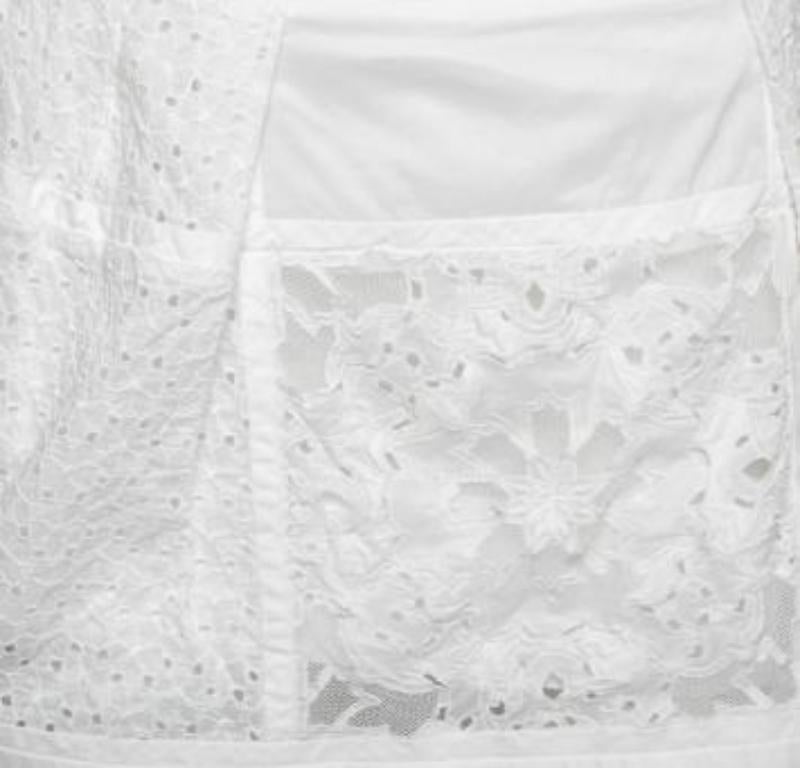 Mini-jupe blanche Broderie Anglaise en coton et dentelle Roberto Cavalli S en vente 1