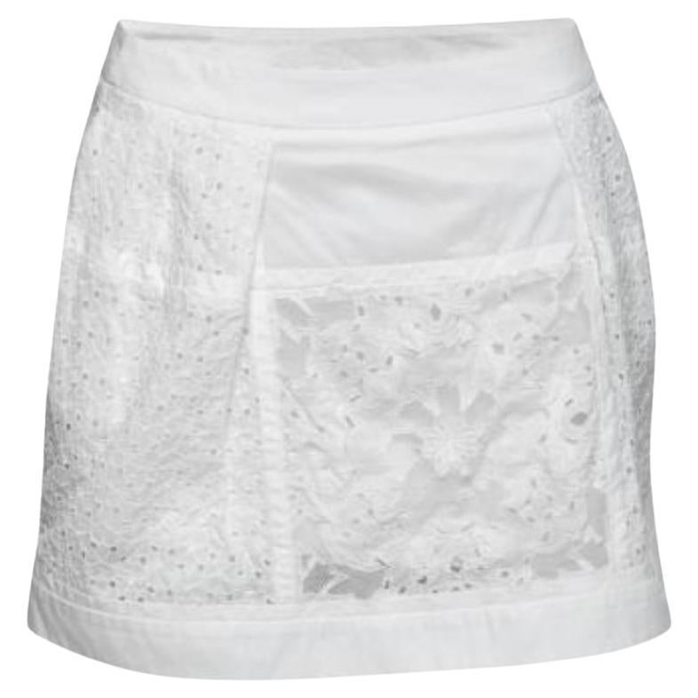 Mini-jupe blanche Broderie Anglaise en coton et dentelle Roberto Cavalli S en vente
