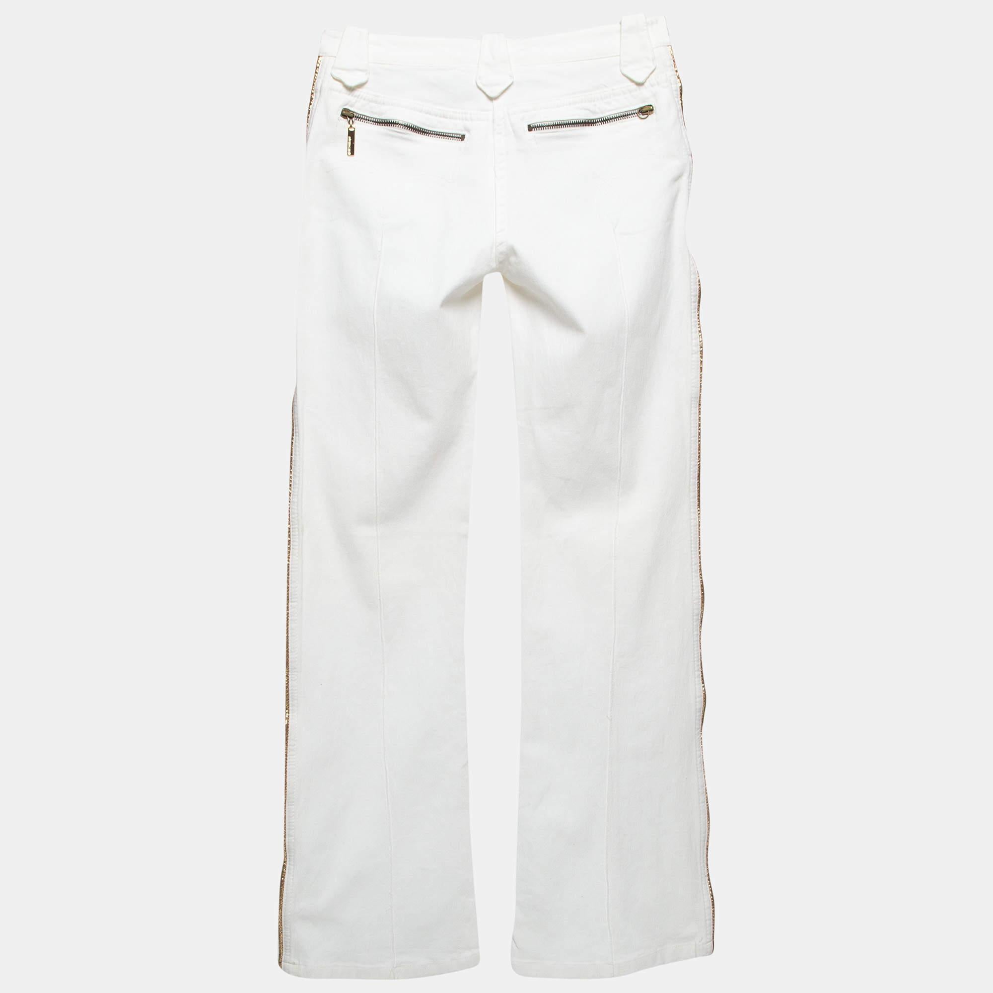 These Dolce & Gabbana jeans are a must-have wardrobe essential. These white jeans can be dressed both up and down for looks that are either casual and comfy or chic and fashionable.