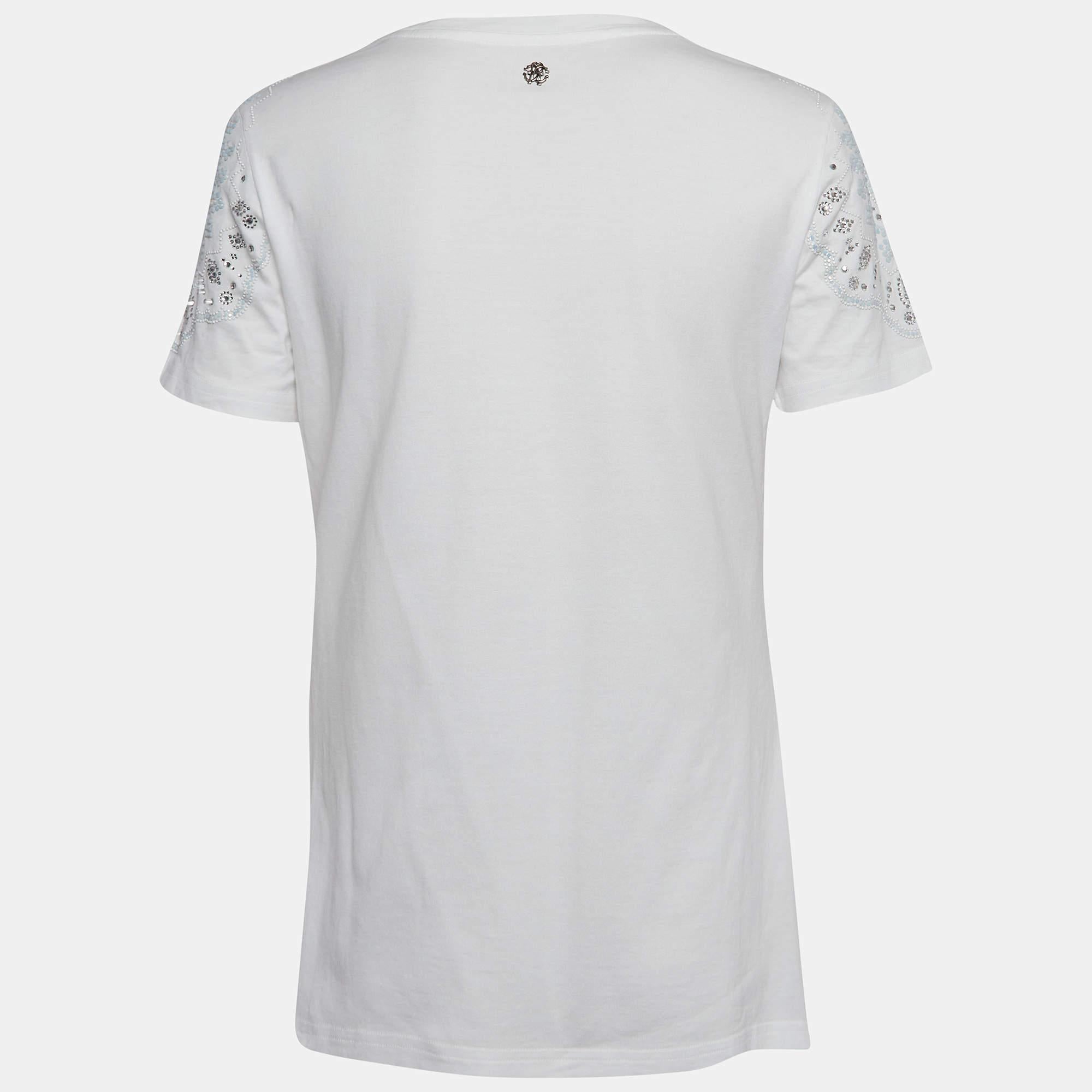 Whether you want to go out on casual outings with friends or just want to lounge around this t shirt is a versatile piece and can be styled in many ways. It has been made using fine fabric.
