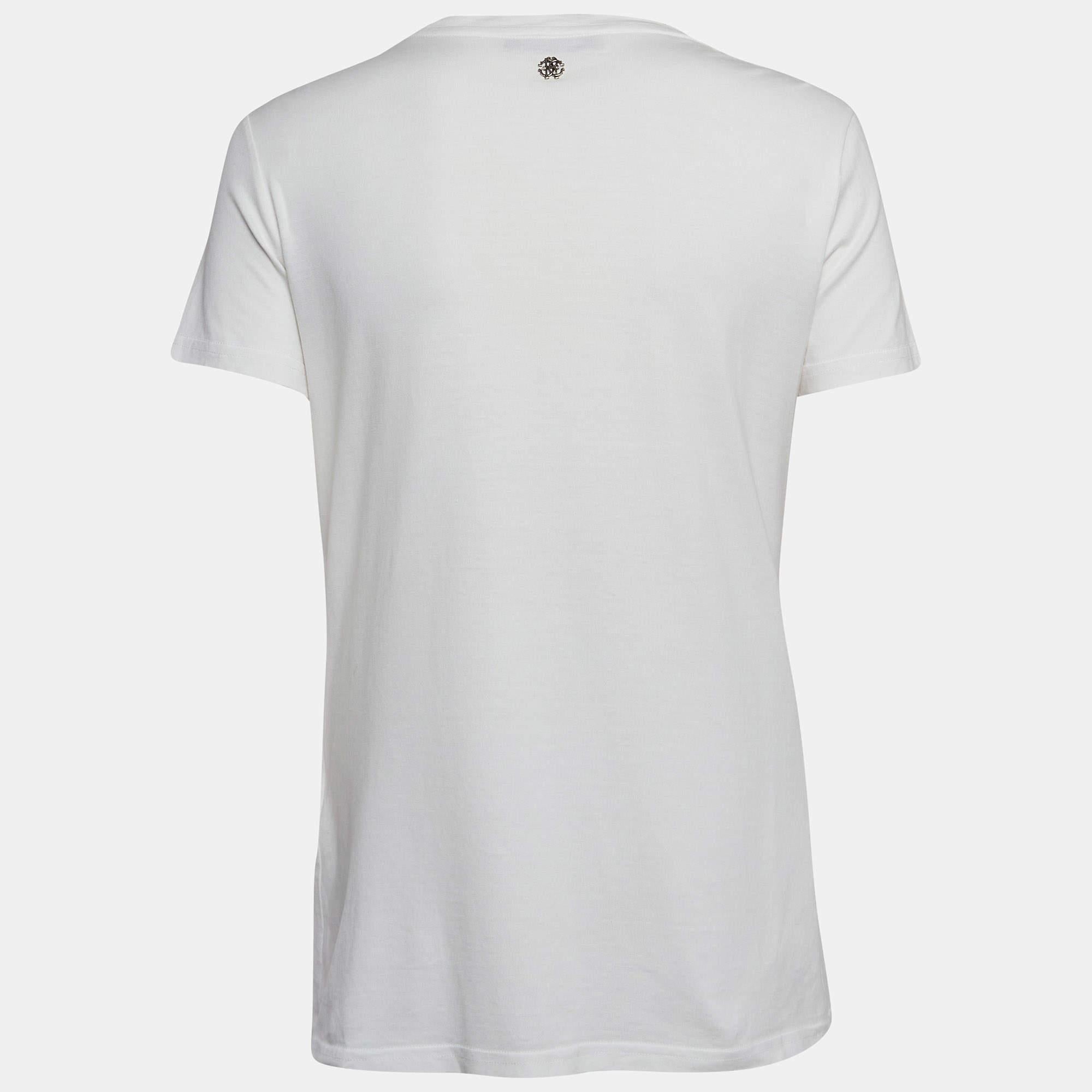 Find great style and comfort while wearing this designer top. Tailored using the best fabric  the creation has been given immense detail. Style it with a skirt and heels.