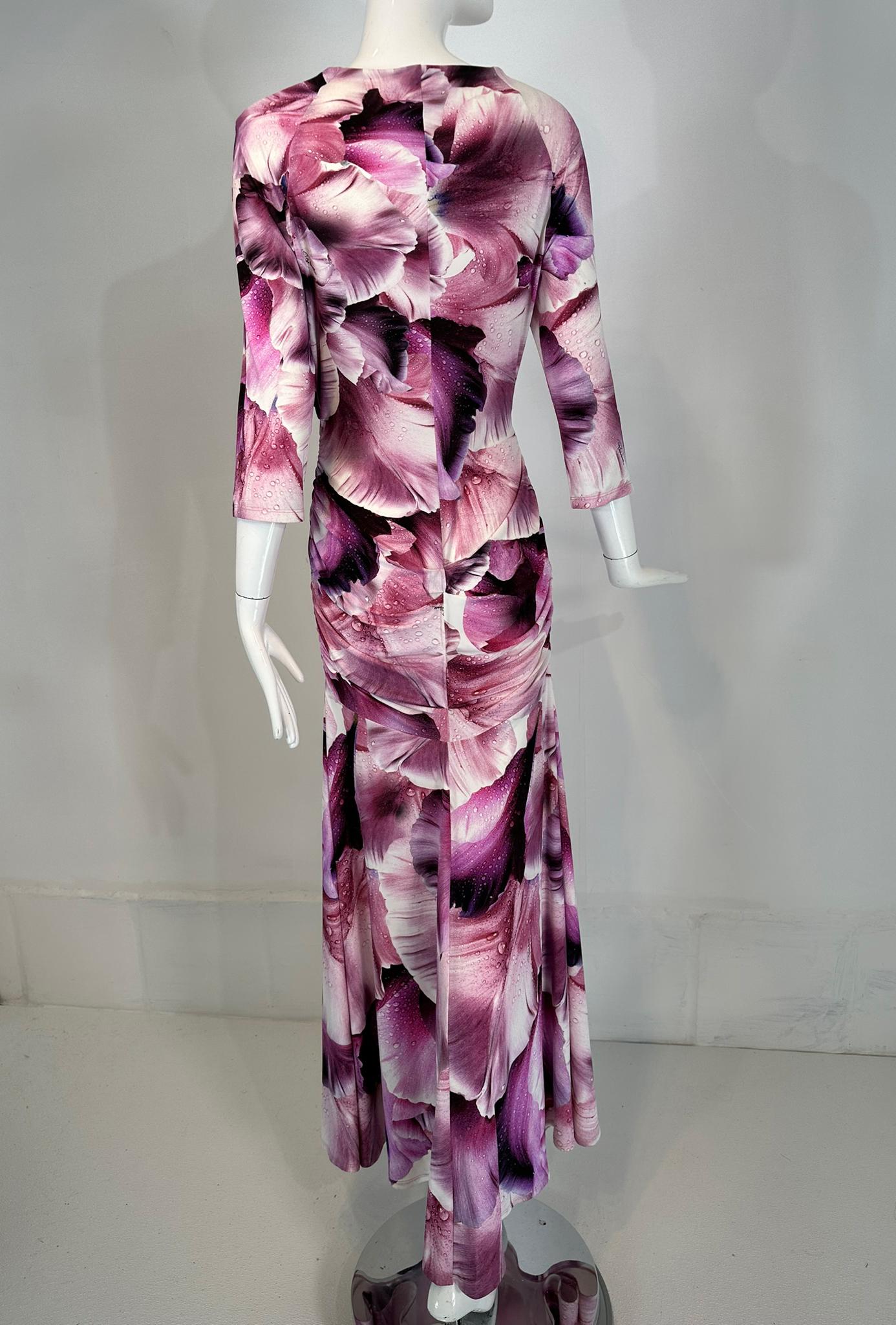 Roberto Cavalli Maxi Vestido Cuello en V Drapeado Lateral Flor Fantasía Pétalos Rosa Vino 44 en venta 5