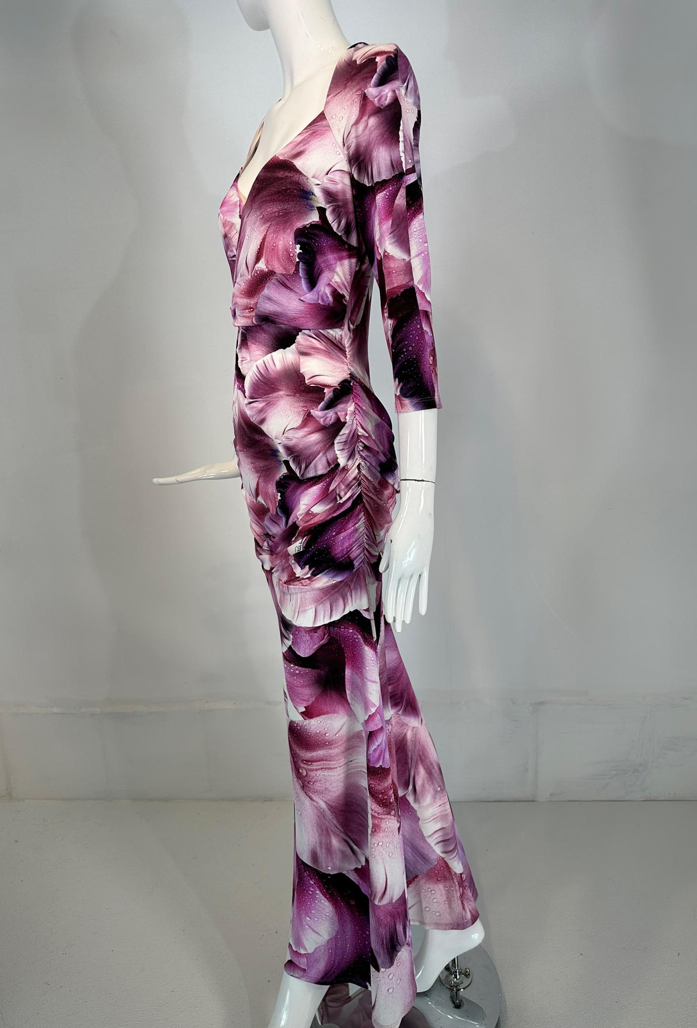 Roberto Cavalli Maxi Vestido Cuello en V Drapeado Lateral Flor Fantasía Pétalos Rosa Vino 44 en venta 9