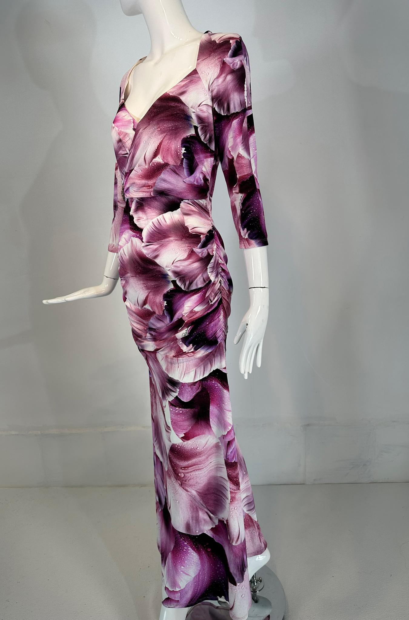 Roberto Cavalli Maxi Vestido Cuello en V Drapeado Lateral Flor Fantasía Pétalos Rosa Vino 44 en venta 10