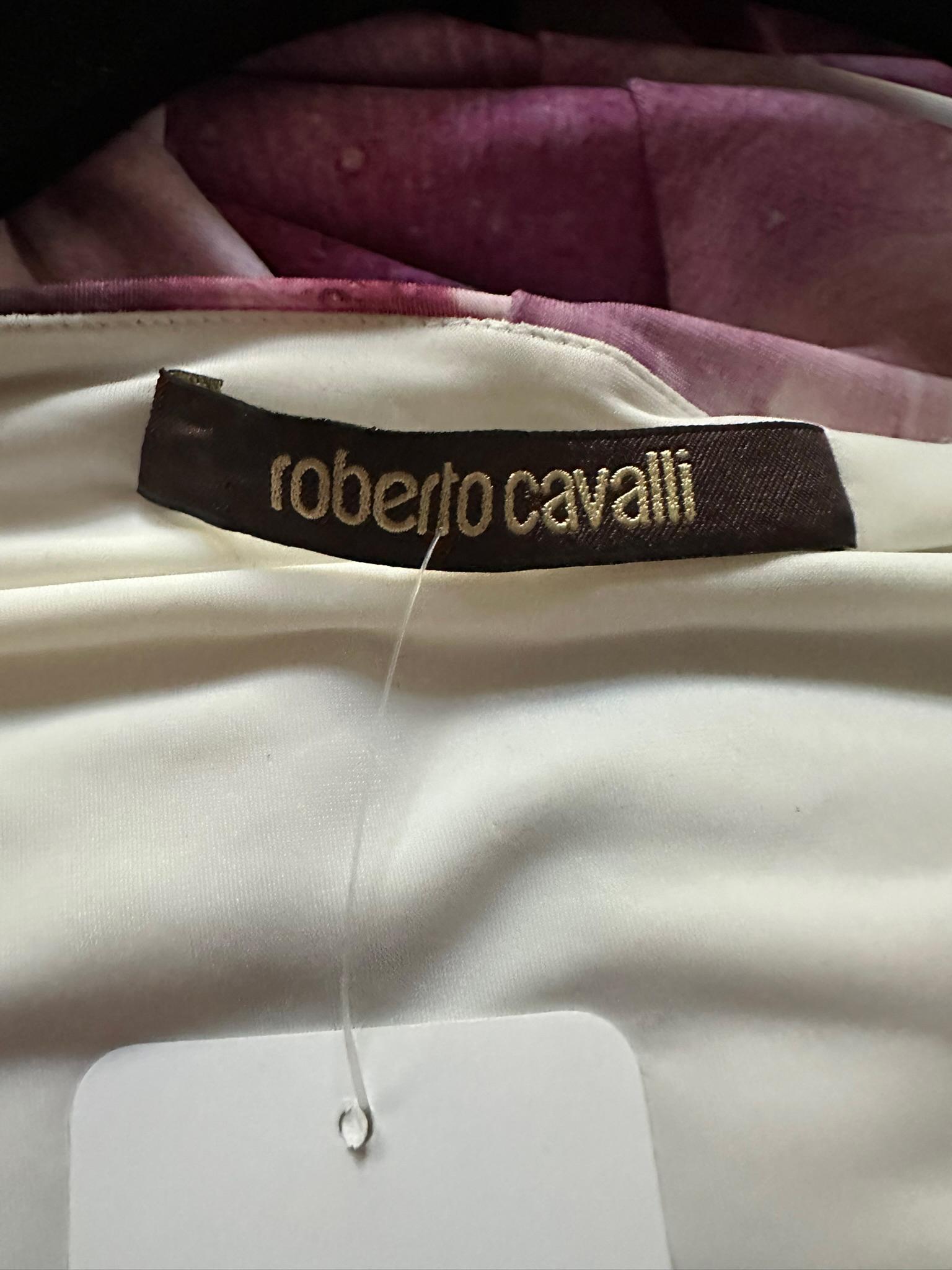 Roberto Cavalli Maxi Vestido Cuello en V Drapeado Lateral Flor Fantasía Pétalos Rosa Vino 44 en venta 15