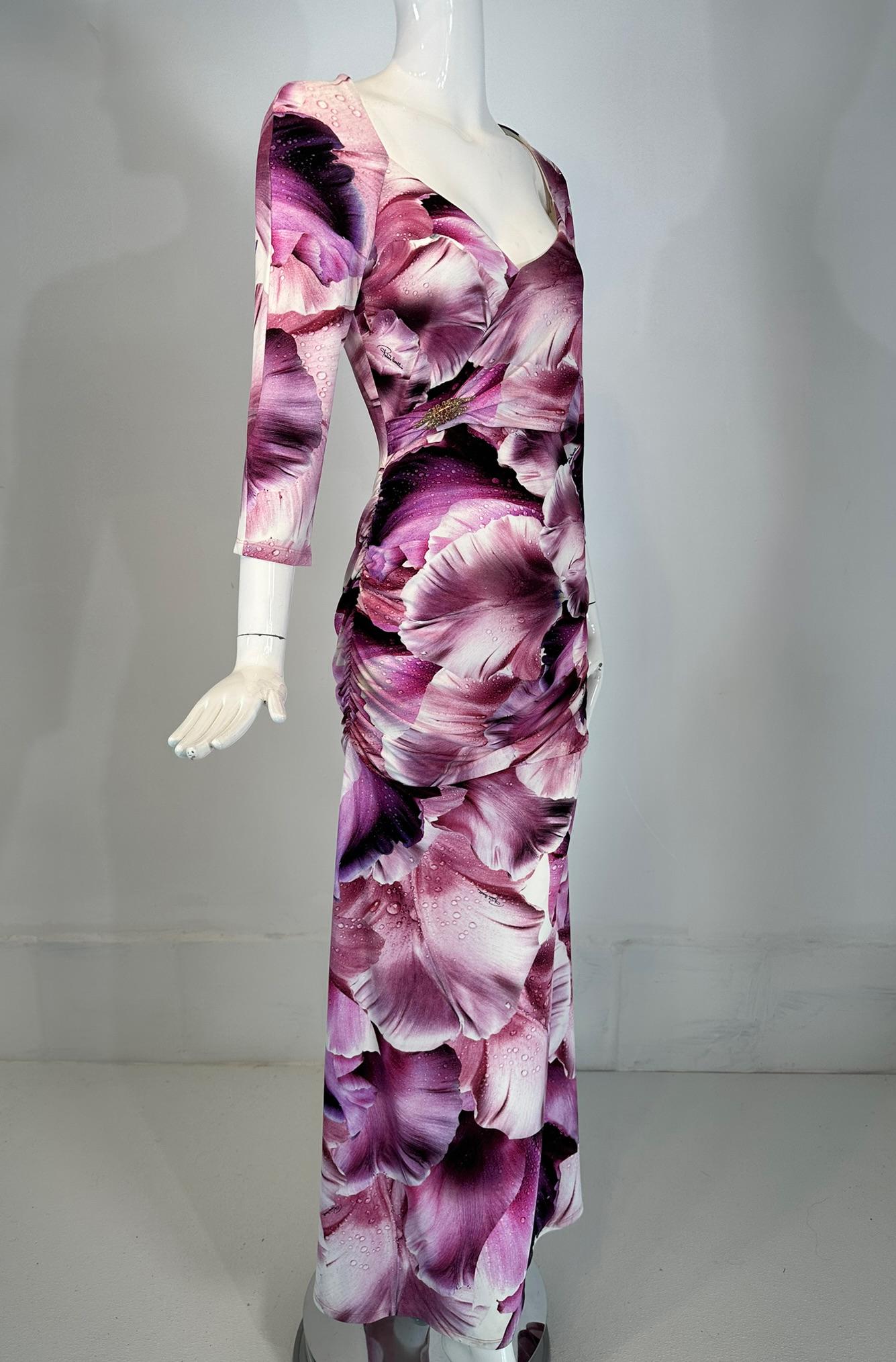 Roberto Cavalli Maxi Vestido Cuello en V Drapeado Lateral Flor Fantasía Pétalos Rosa Vino 44 Púrpura en venta