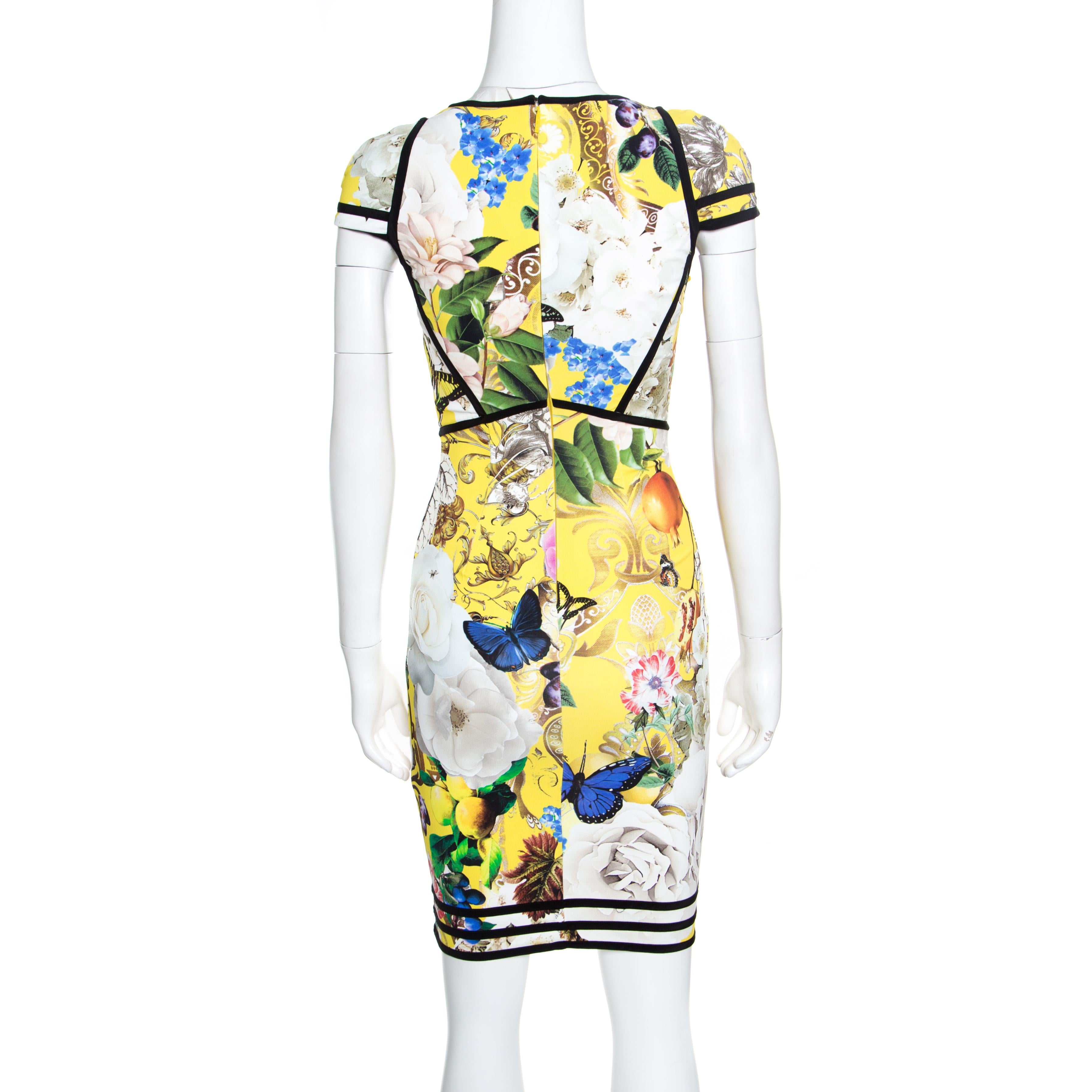 When it comes to dressing up in Roberto Cavalli, you are sure to make an impression! This yellow Punto dress is made of a viscose blend and features a vibrant fruit and gloral printed pattern all over it. It flaunts a flattering silhouette with a