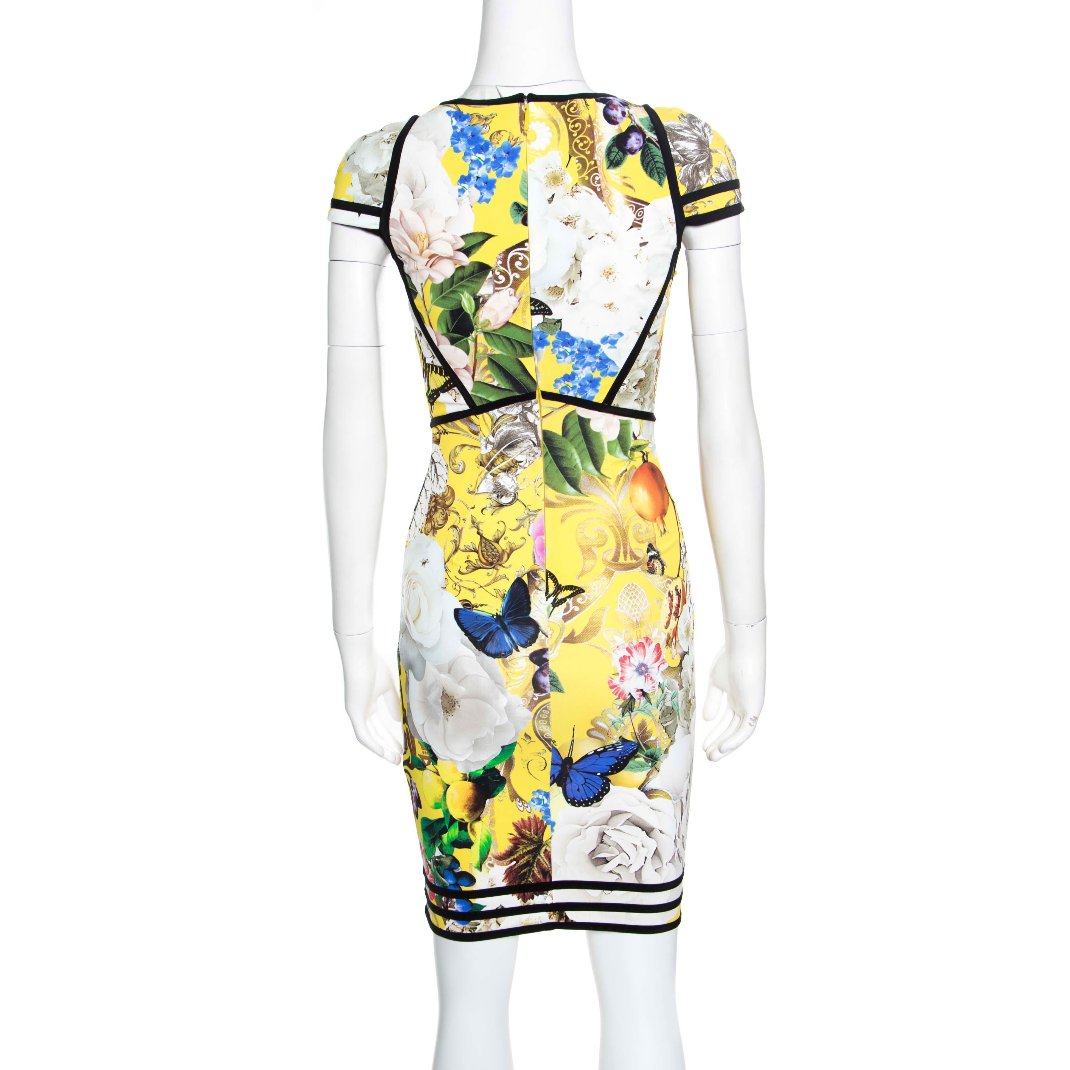 When it comes to dressing up in Roberto Cavalli, you are sure to make an impression! This yellow Punto dress is made of a viscose blend and features a vibrant fruit and gloral printed pattern all over it. It flaunts a flattering silhouette with a