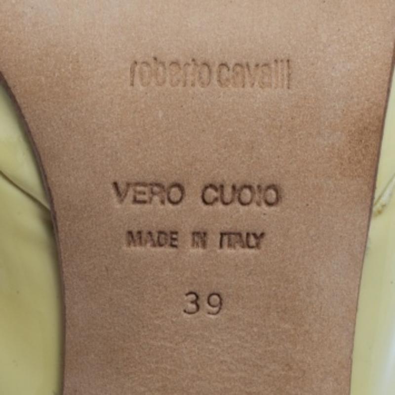 Bottines Roberto Cavalli en cuir verni jaune et maille, taille 39 en vente 1