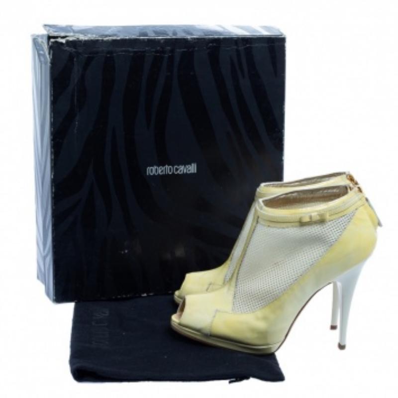 Bottines Roberto Cavalli en cuir verni jaune et maille, taille 39 en vente 4