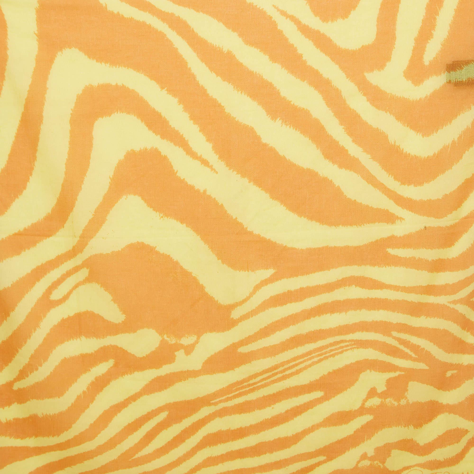 Classy and stylish are some words that come to our minds when we have a look at the scarf. The label brings you this versatile creation made from luxurious materials that you style with many outfits.
