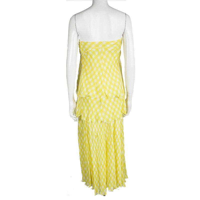 Looking for a prefect Sunday brunch dress? Roberto Cavalli’s tiered strapless dress might just fit the occasion. Yellow and white check print in a tiered pattern adds to the design.The strapless shoulder allows you to pair with your favorite
