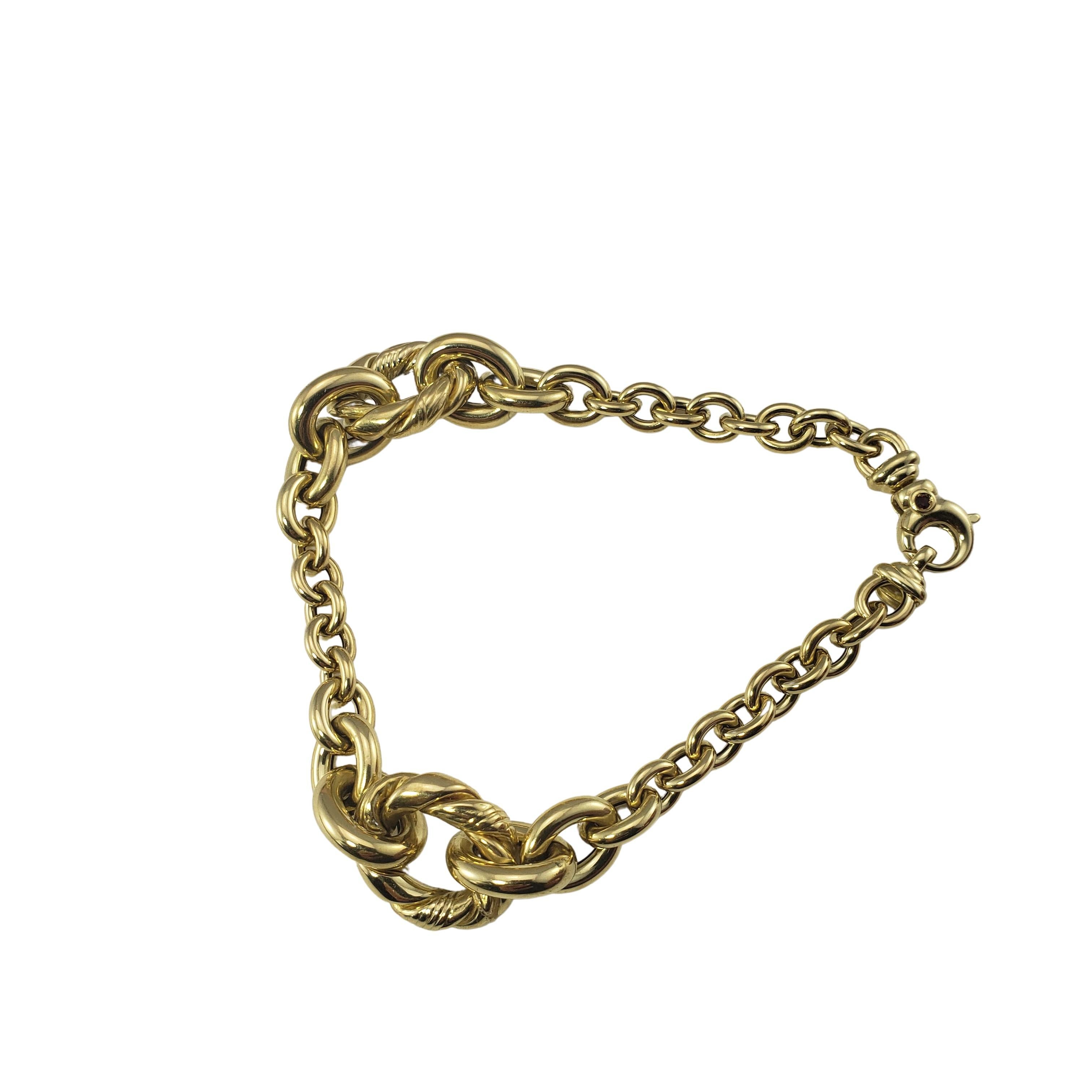 Roberto Coin 18 Karat Yellow Gold Link Bracelet-

This elegant link bracelet by Roberto Coin is crafted in beautifully detailed 18K yellow gold.  Accented with signature Roberto Coin ruby.  Width:  9 mm.

Size: 6.75 inches

Weight:  7.3 dwt. /  11.4