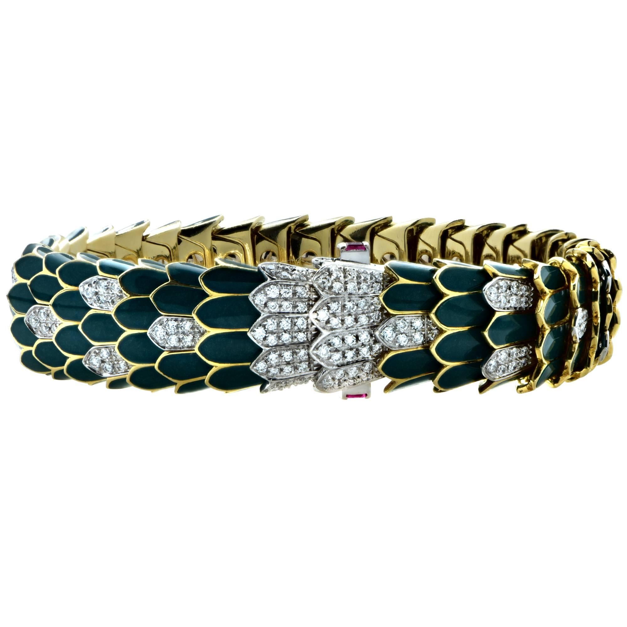 Sensational Roberto Coin Green Enamel Diamond 18k Yellow Gold Bracelet. Feast your senses on this superbly crafted bracelet. Italian fine jewelry at its finest. Gorgeous vivid green enamel scales set off against stunning white diamond encrusted