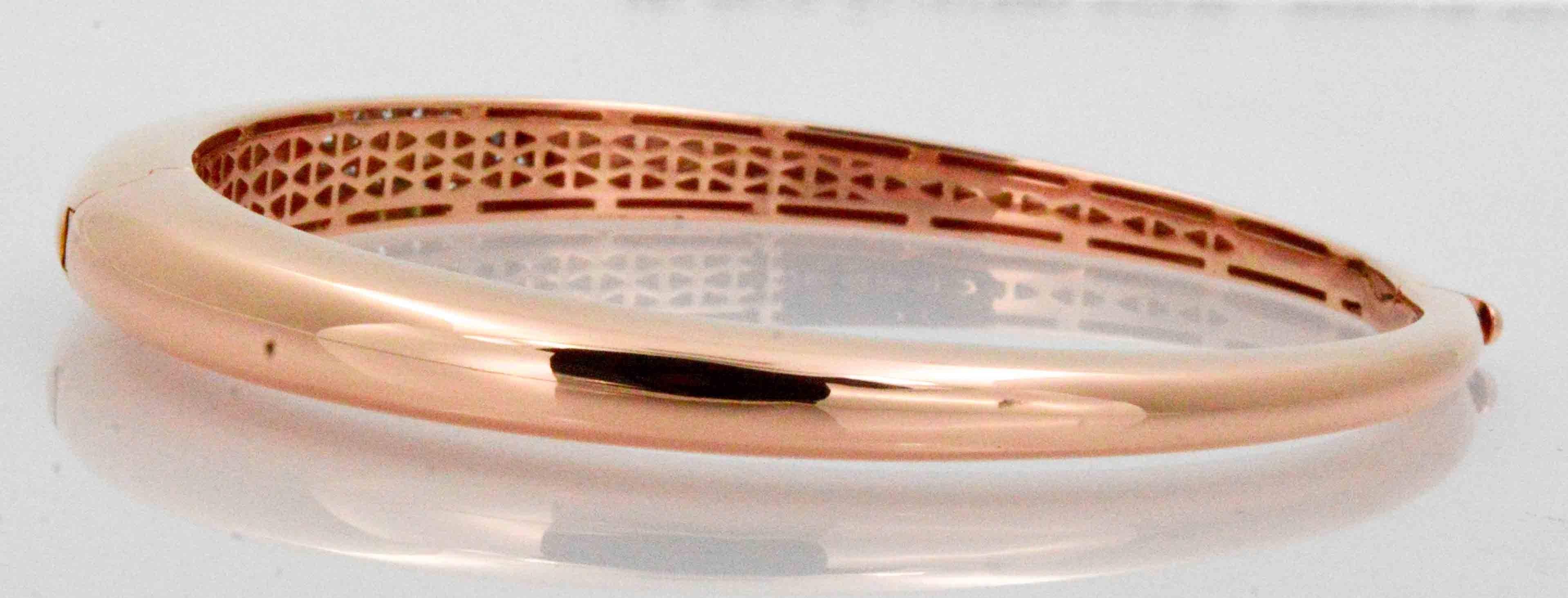 Roberto Coin 18 Karat Rose Gold Italian Hinged Bangle Bracelet In Excellent Condition In Dallas, TX