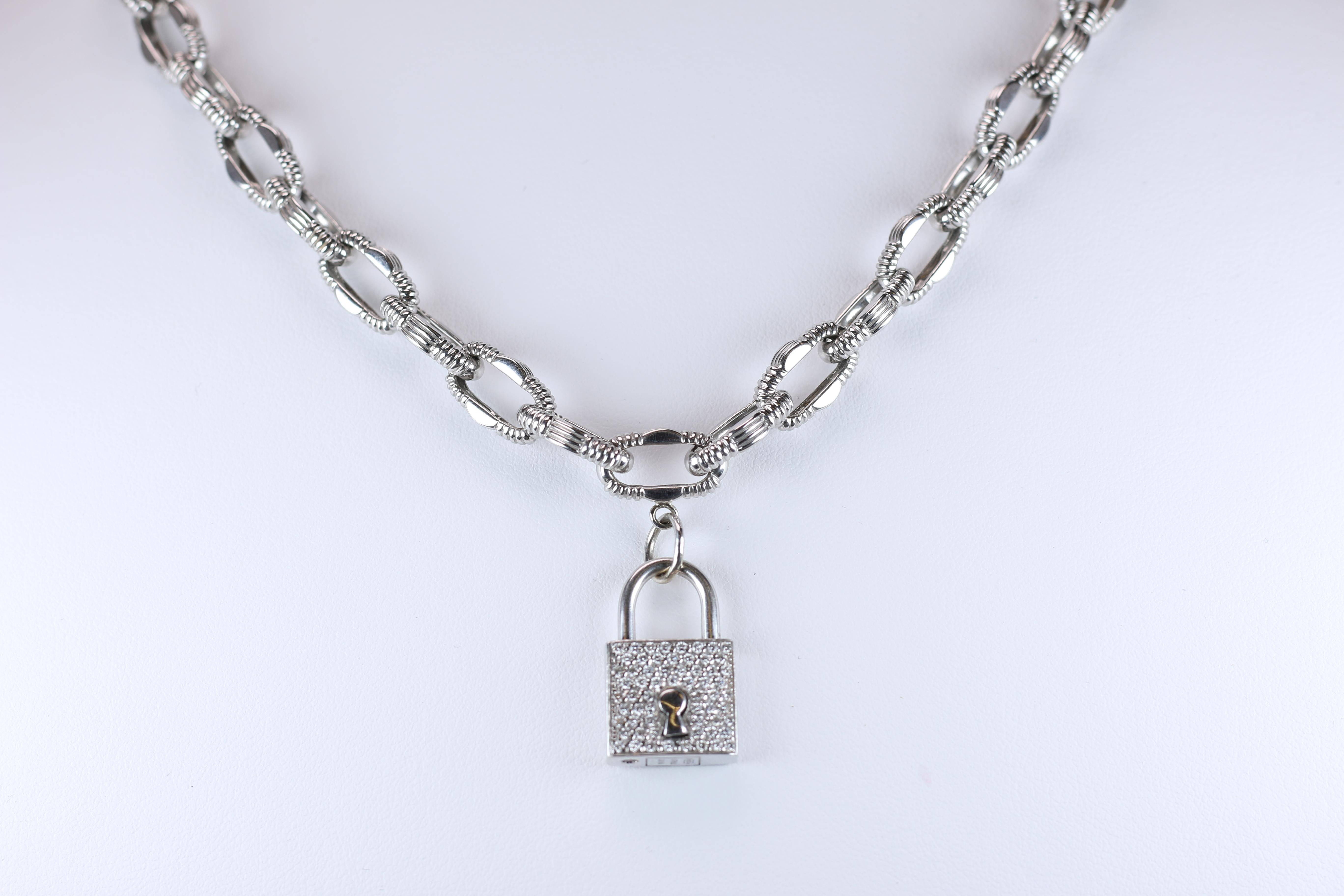Roberto Coin Collier à maillons en or blanc 18 carats avec pendentif serti de diamants en vente 2
