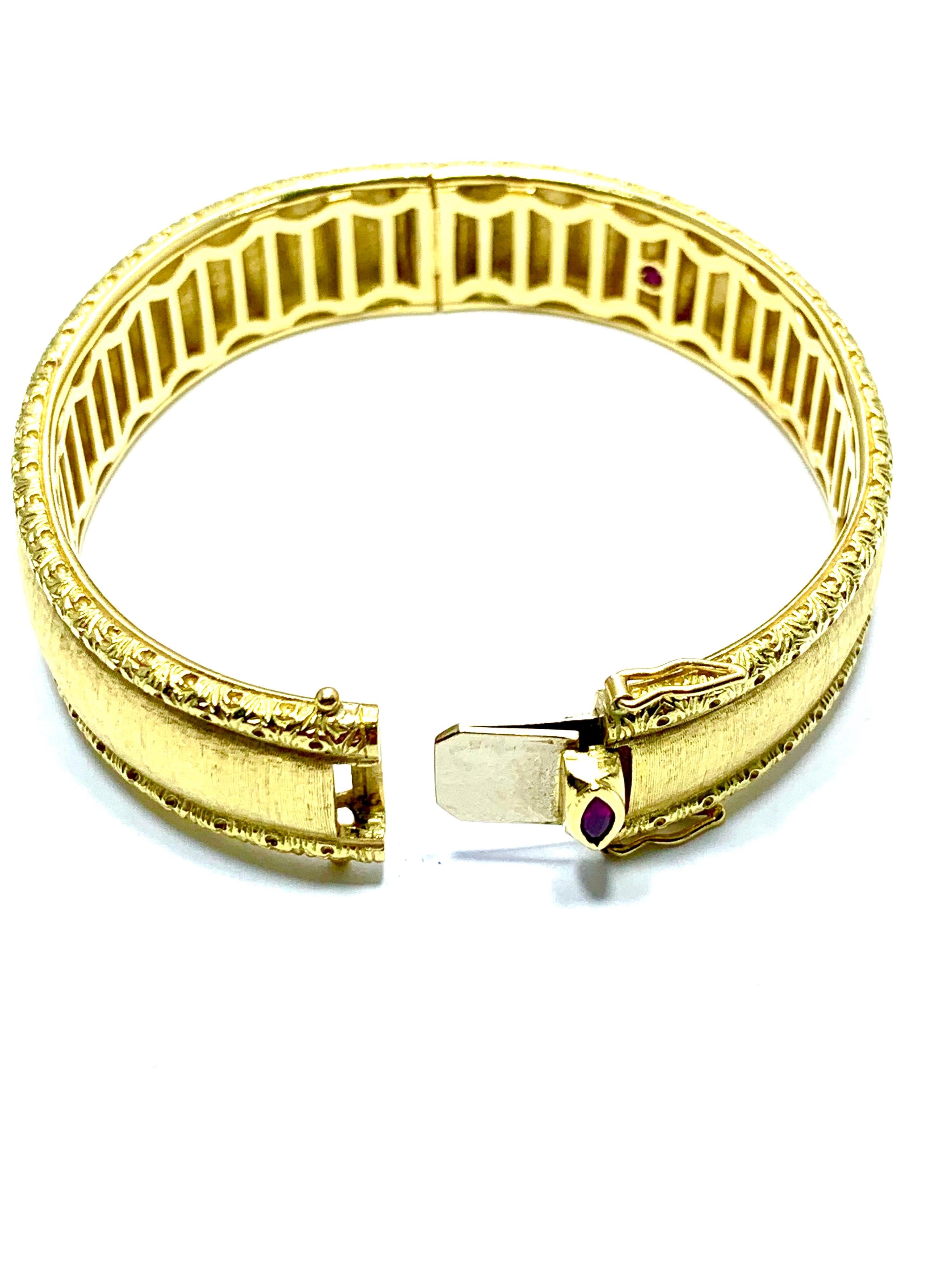 Women's or Men's Roberto Coin 18 Karat Yellow Gold Bangle Bracelet with a Ruby Clasp
