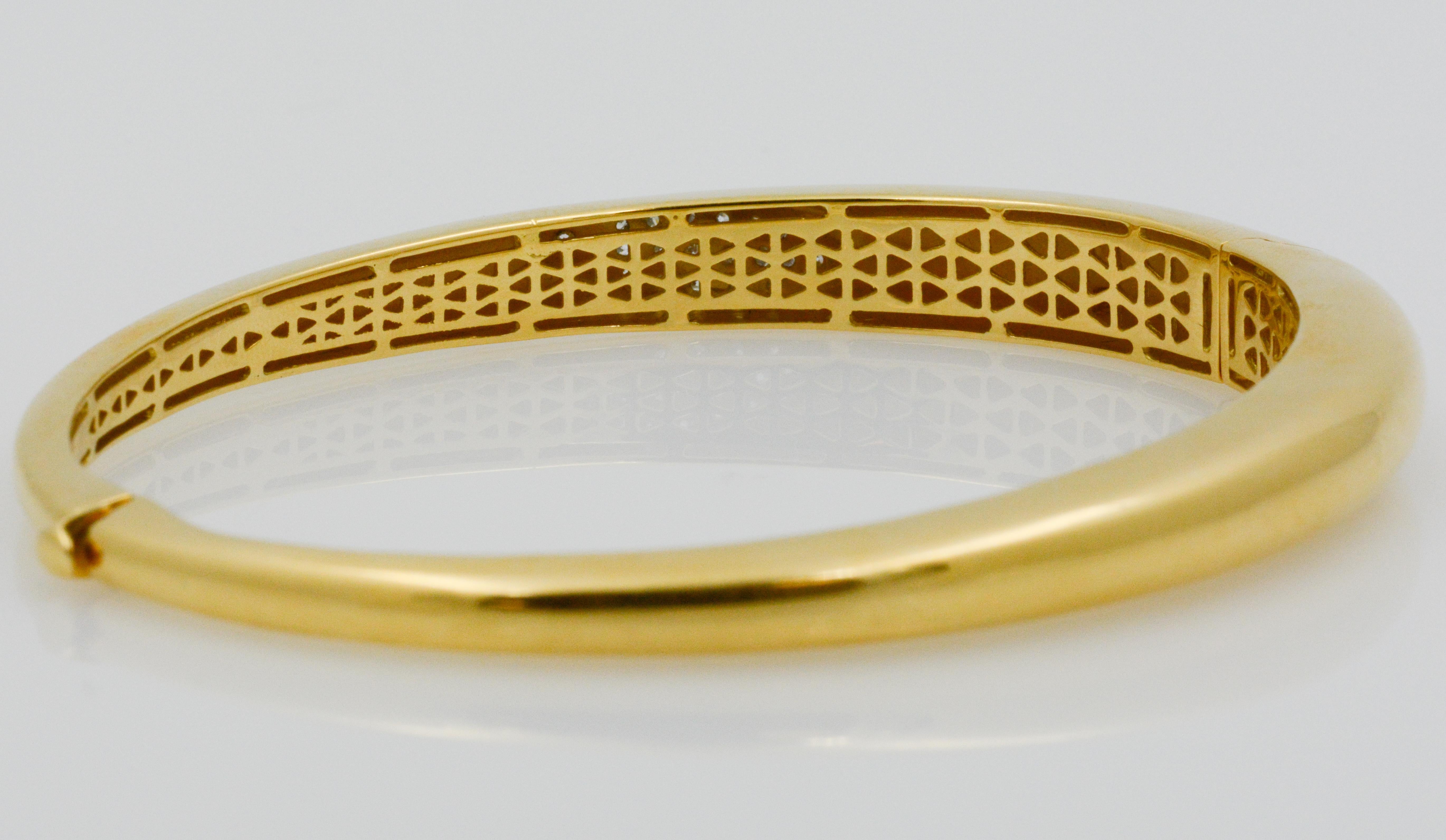 Roberto Coin 18 Karat Yellow Gold Hinged Bangle Bracelet with Diamond Accent 3