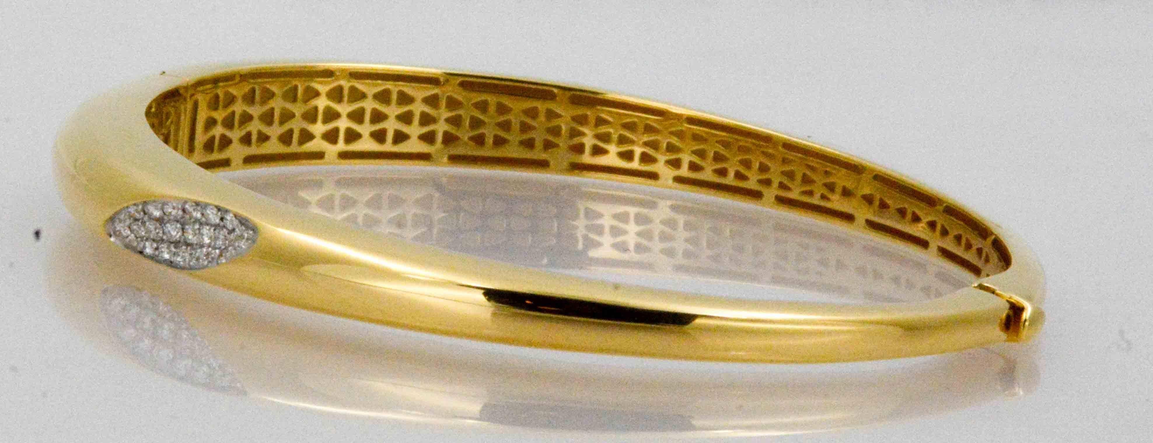 Modern Roberto Coin 18 Karat Yellow Gold Hinged Bangle Bracelet with Diamond Accent