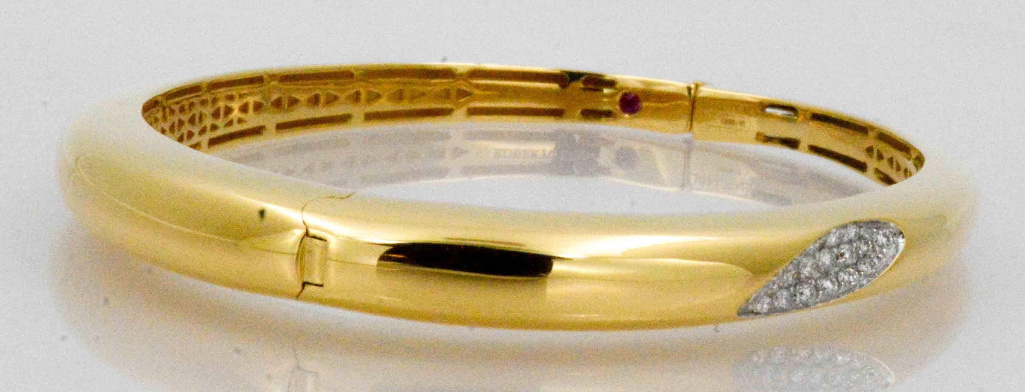 Round Cut Roberto Coin 18 Karat Yellow Gold Hinged Bangle Bracelet with Diamond Accent
